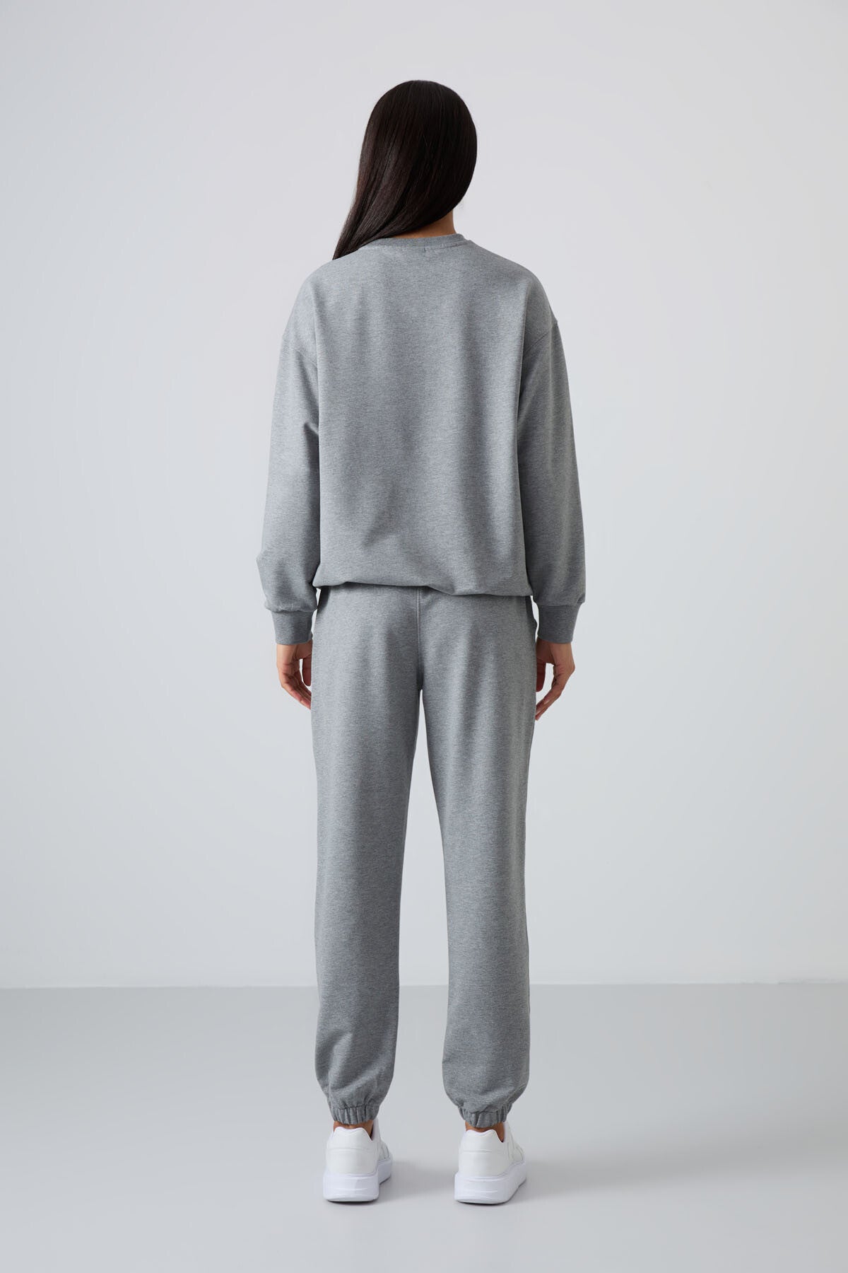 Gri Melanj Basic Pamuklu O Yaka Oversize Lastik Paça Kadın Eşofman Takım - 95287