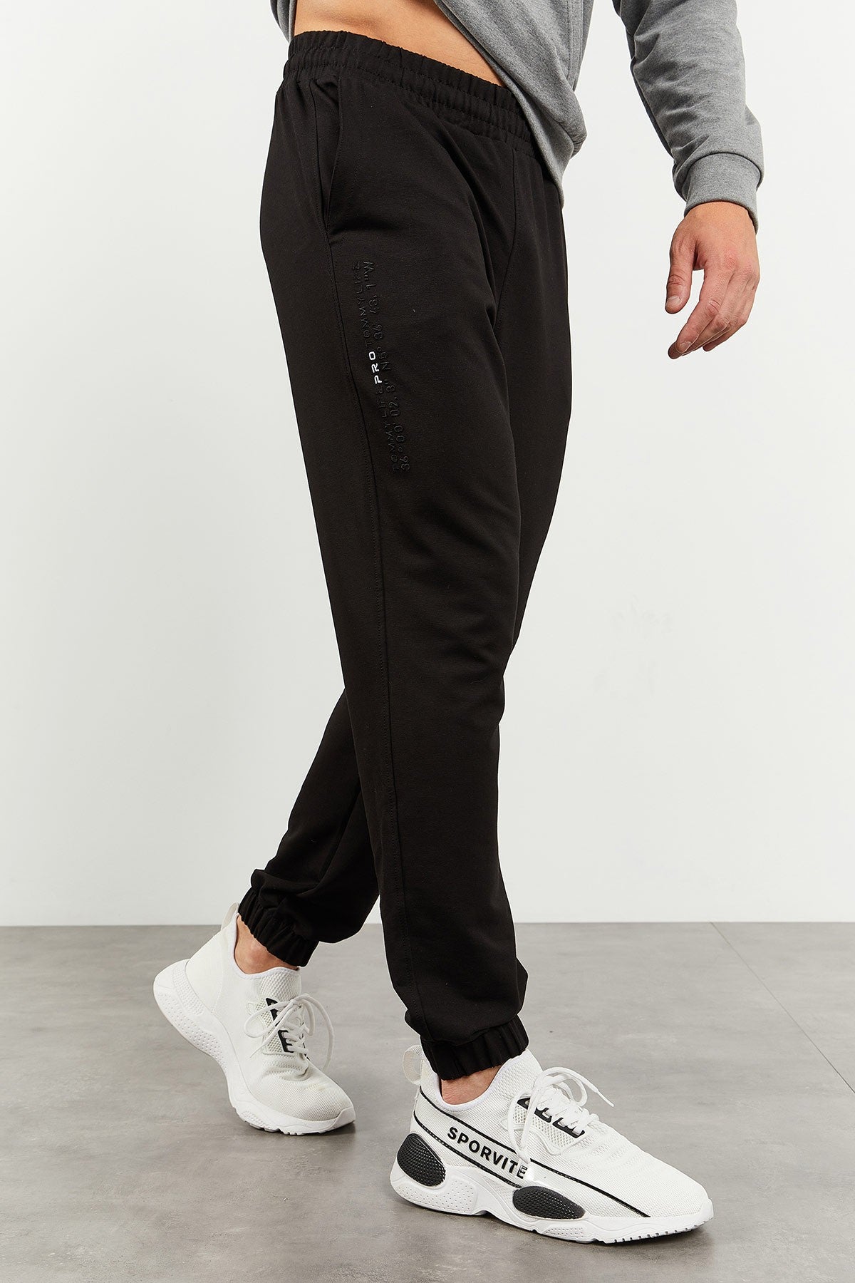 Gri Melanj - Siyah Kapüşonlu Kanguru Cep Lastik Paça Erkek Oversize Eşofman Takımı - 85117