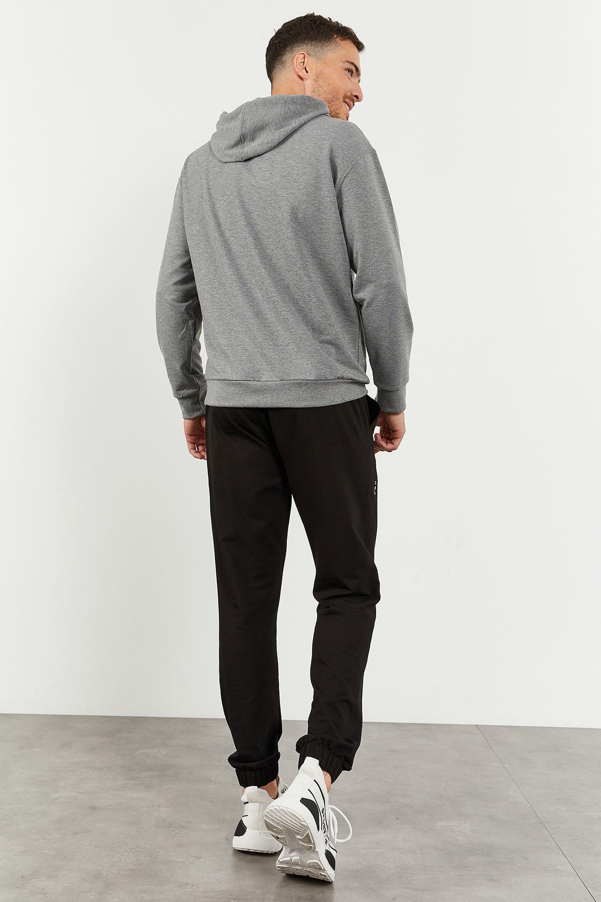 Gri Melanj - Siyah Kapüşonlu Kanguru Cep Lastik Paça Erkek Oversize Eşofman Takımı - 85117