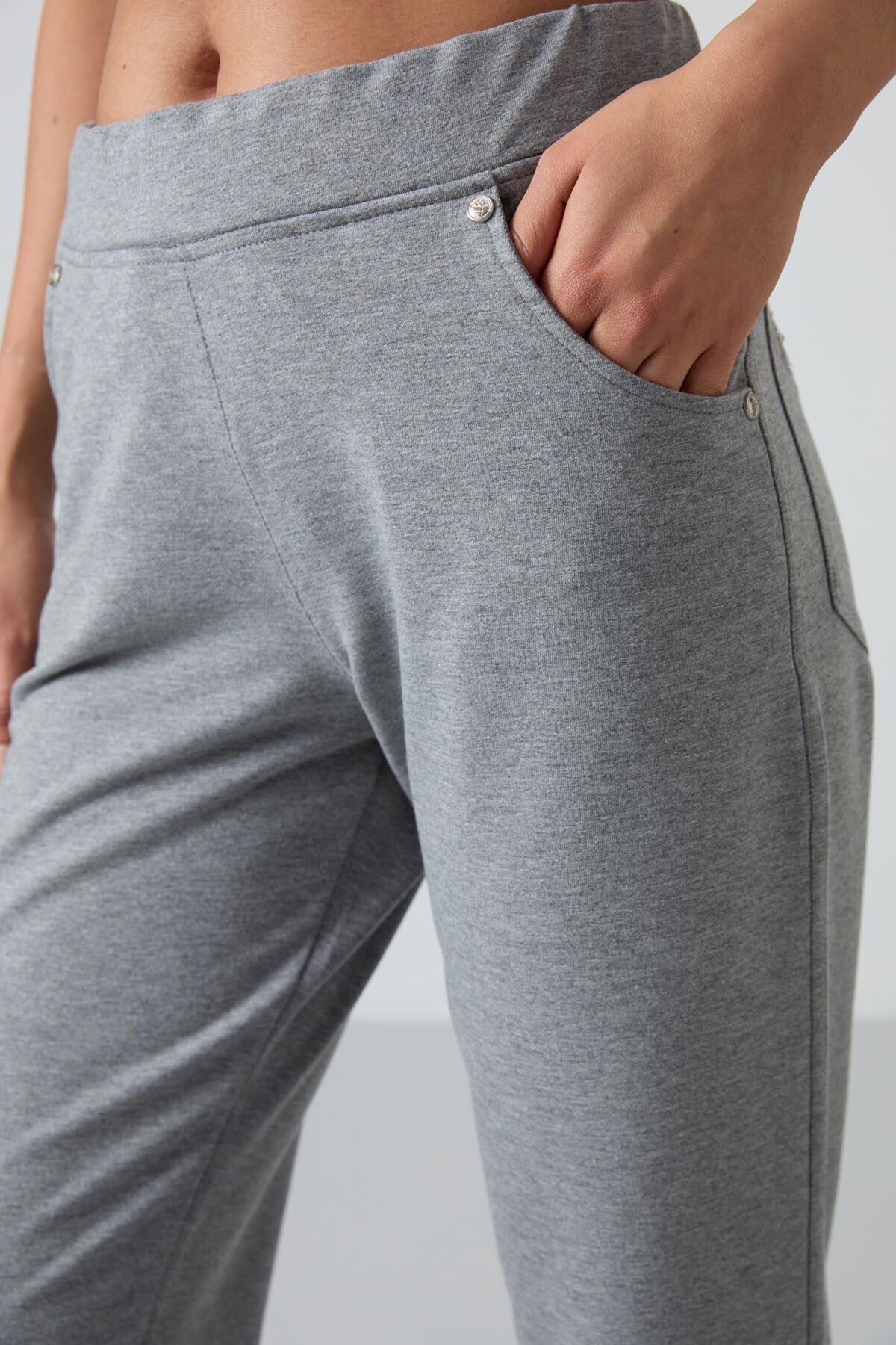 Gri Melanj Detaylı Cepli Rahat Form Klasik Paça Kadın Eşofman Altı - 94007