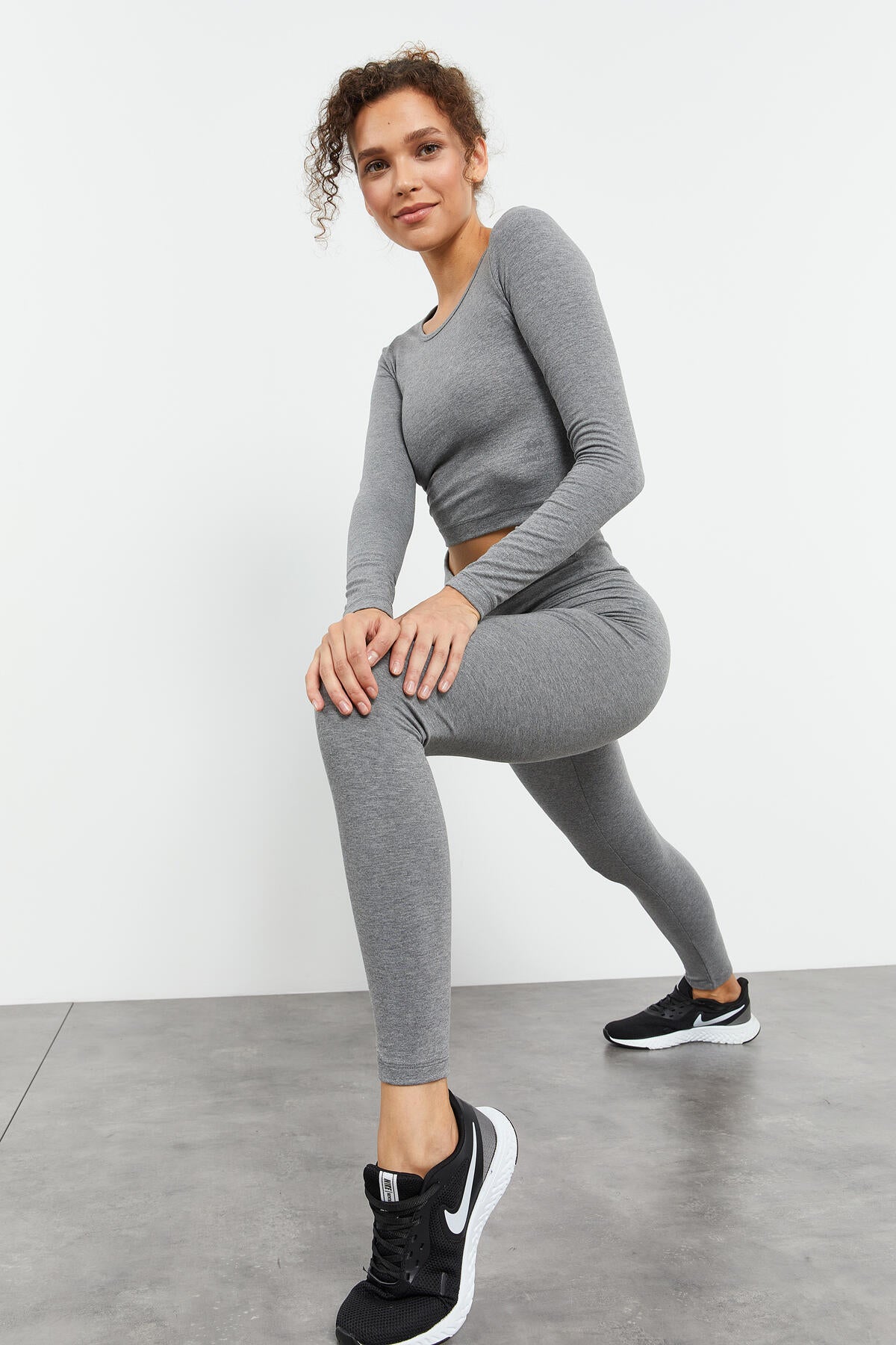 Gri Melanj Uzun Kollu Dar Kalıp O Yaka Kadın Crop Top T-Shirt - 97150