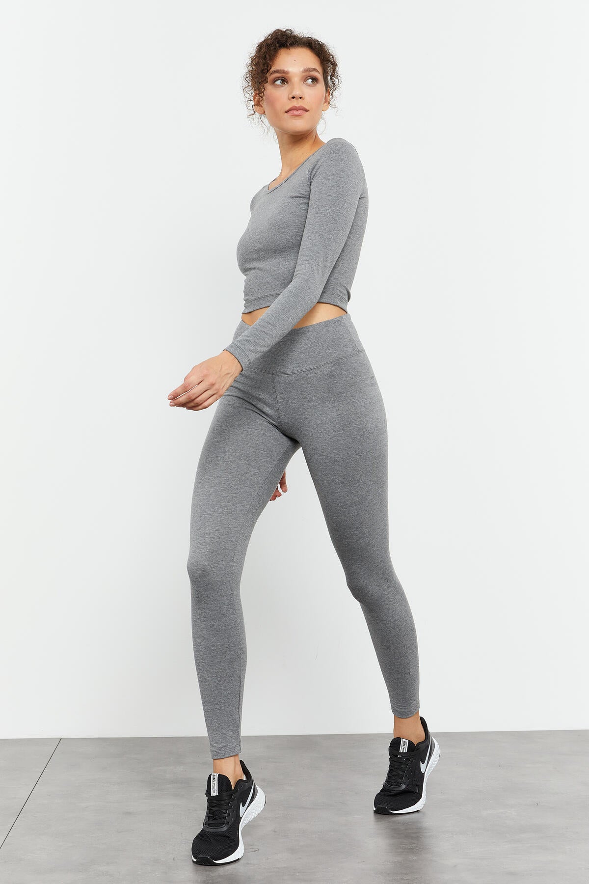 Gri Melanj Uzun Kollu Dar Kalıp O Yaka Kadın Crop Top T-Shirt - 97150