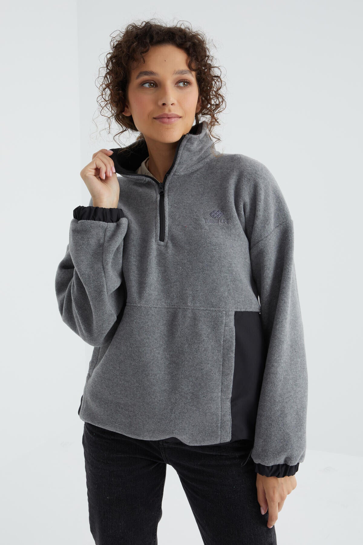 Gri Melanj Yarım Fermuar Etek Ucu Büzgülü Dik Yaka Oversize Kadın Polar Sweatshirt - 97236