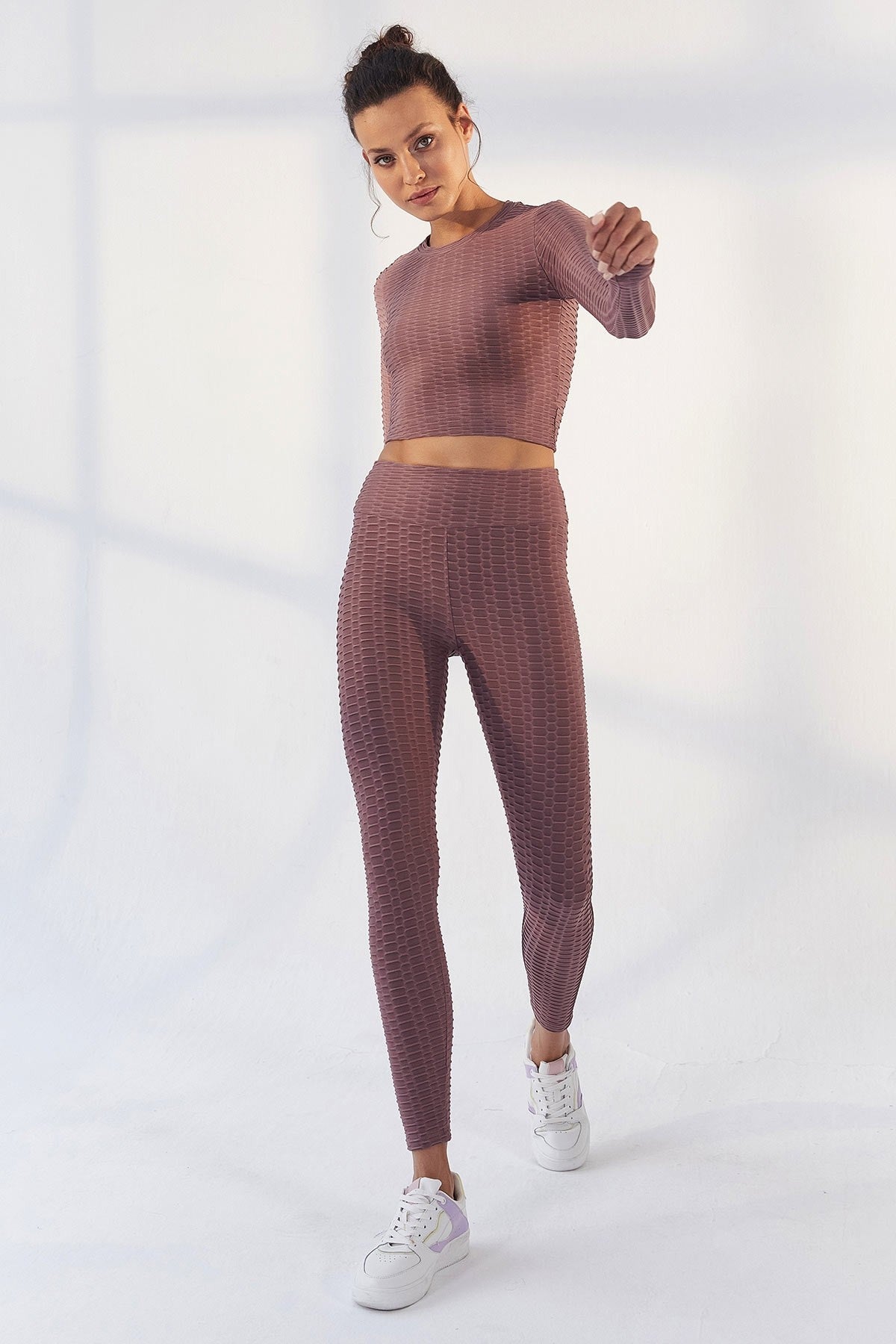 Gül Kurusu Kendinden Desenli O Yaka Uzun Kol Kadın Crop Top T-Shirt - 97153