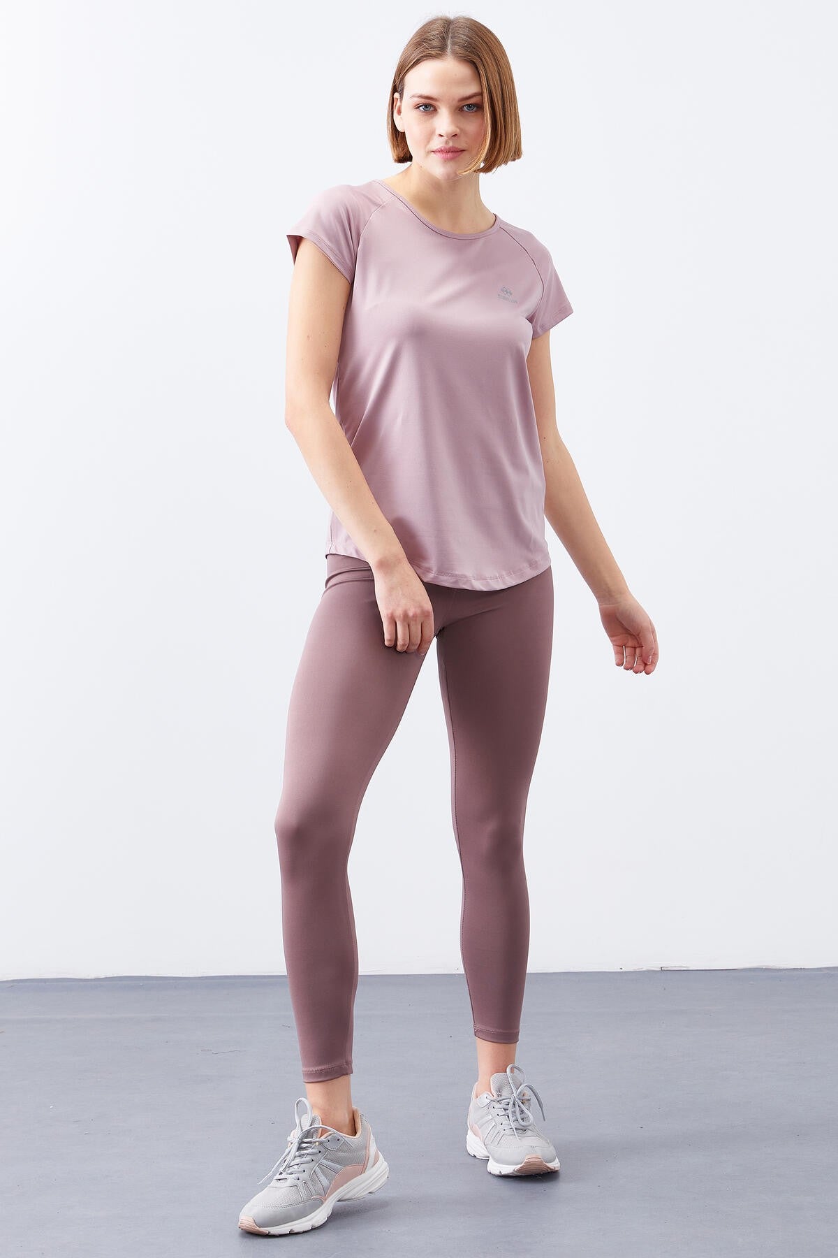 Gül Kurusu Sırt Pencereli Kısa Kol Standart Kalıp O Yaka Kadın T-Shirt - 97101