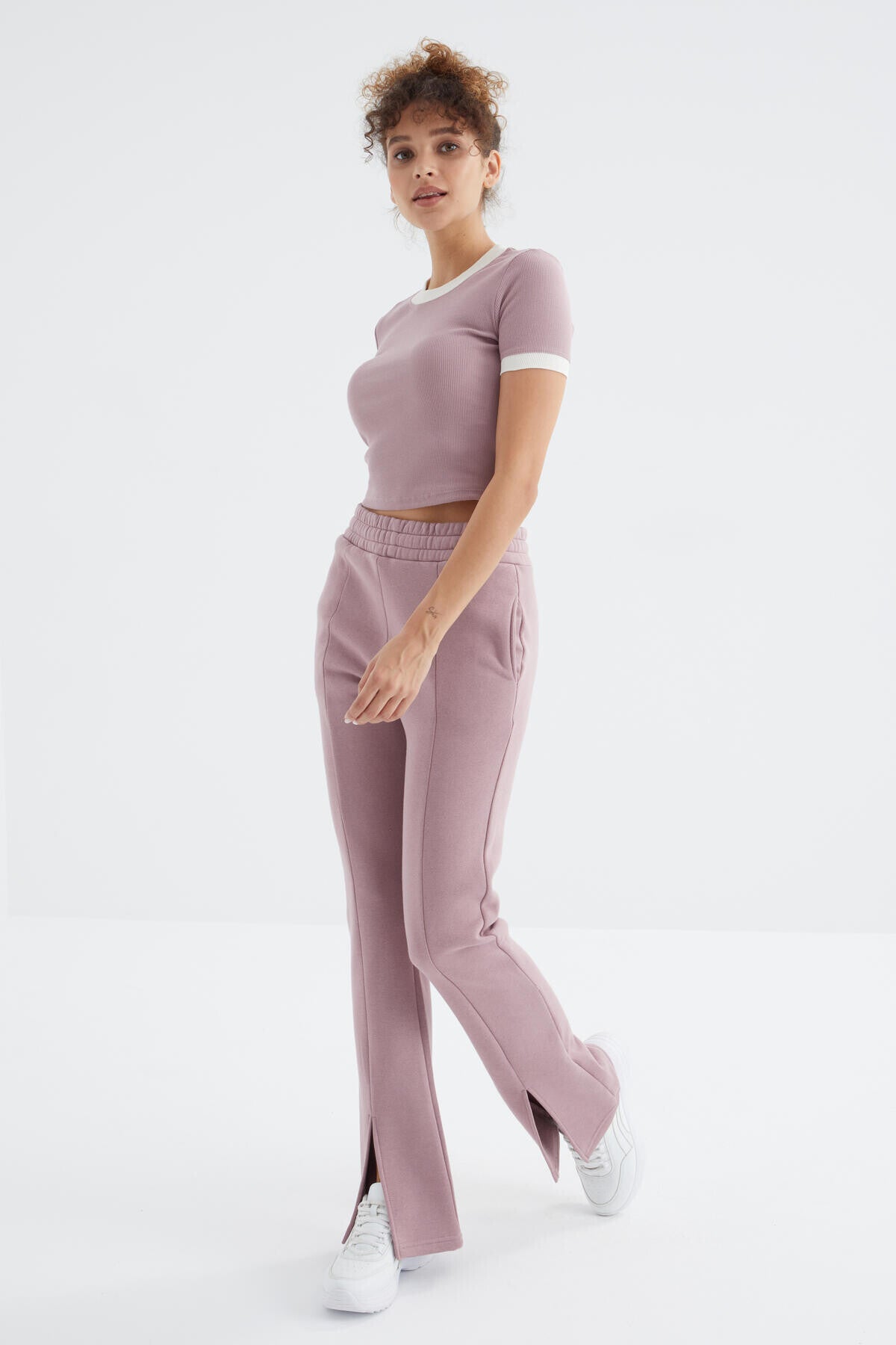 Gül Kurusu Yüksek Bel Ön Yırtmaç Detaylı Yan Cepli Rahat Form Kadın Eşofman Alt - 94625