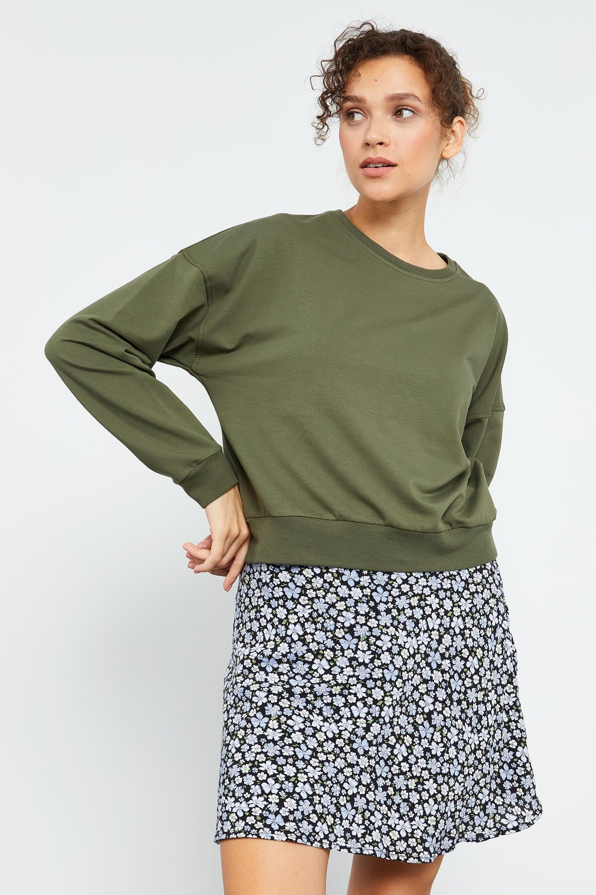 Haki Basic Rahat Form O Yaka Kadın Sweatshirt - 97114