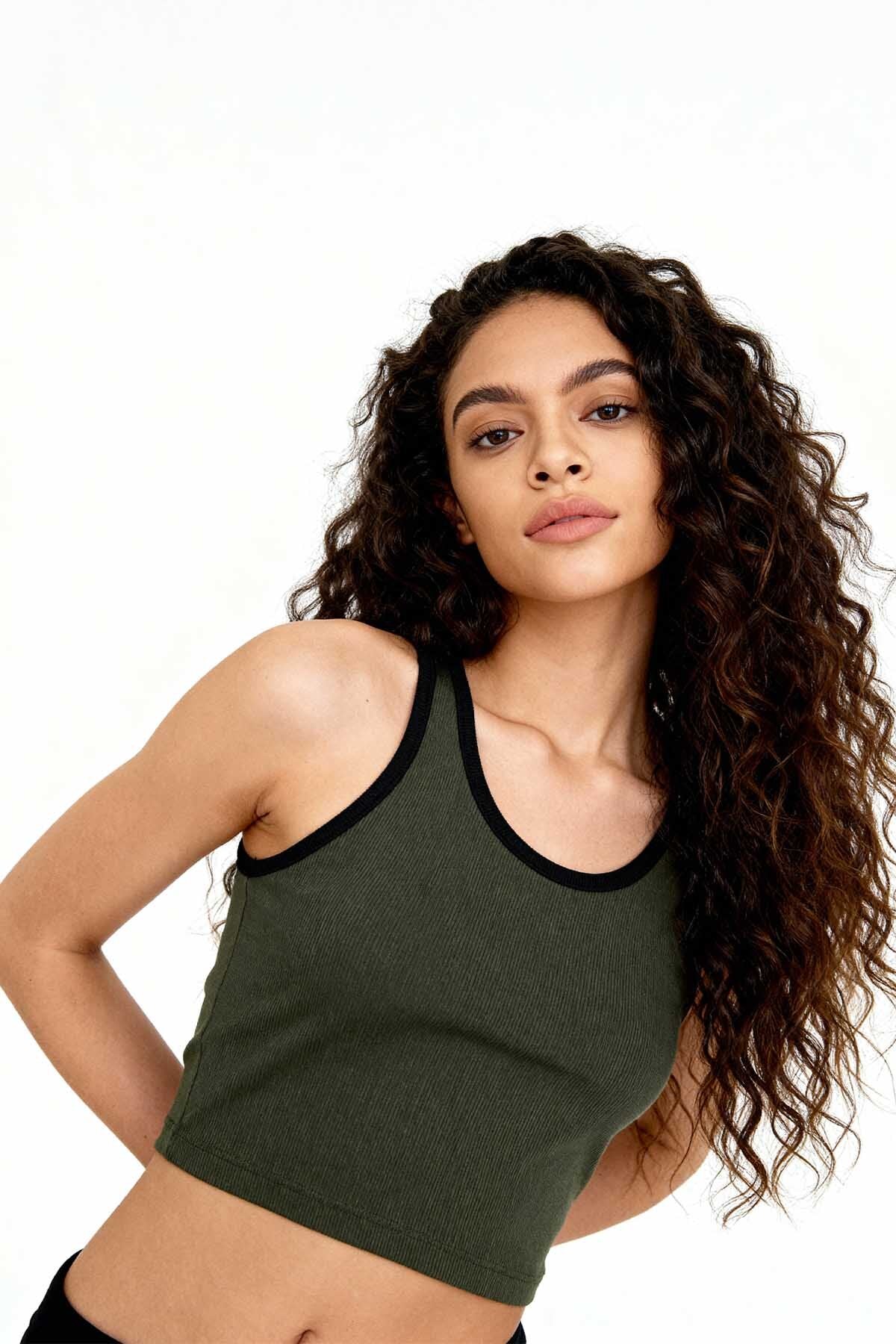 Haki Basic Sıfır Kol Dar Kalıp U Yaka Kadın Crop Top Atlet - 97162