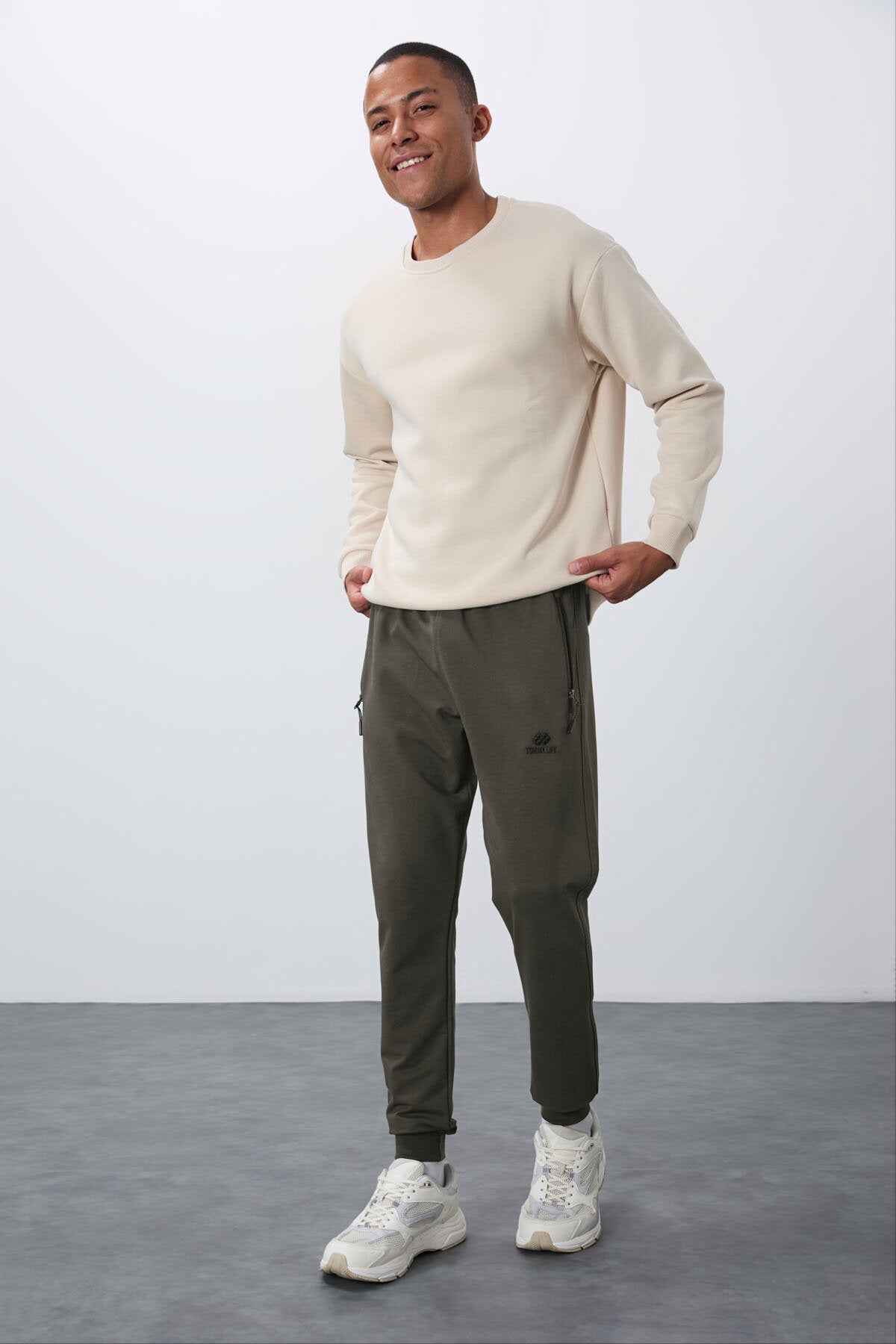 Haki Fermuar Cepli Standart Kalıp Jogger Erkek Eşofman Alt - 84651