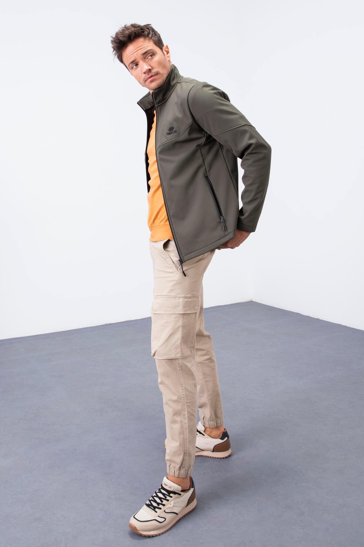 Haki Fermuarlı Dik Yaka Su ve Rüzgar Geçirmez Softshell Erkek Mont - 88050