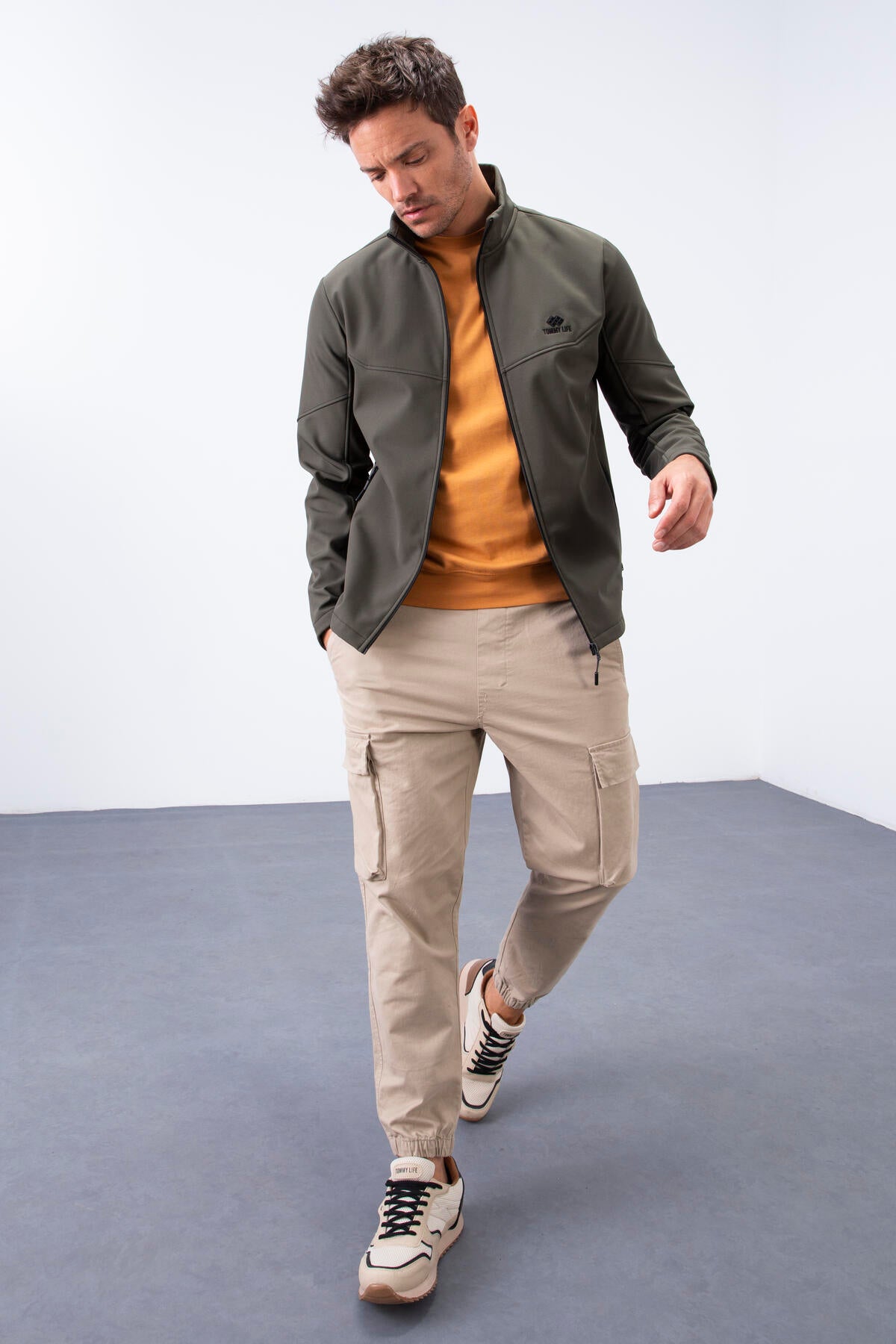 Haki Fermuarlı Dik Yaka Su ve Rüzgar Geçirmez Softshell Erkek Mont - 88050