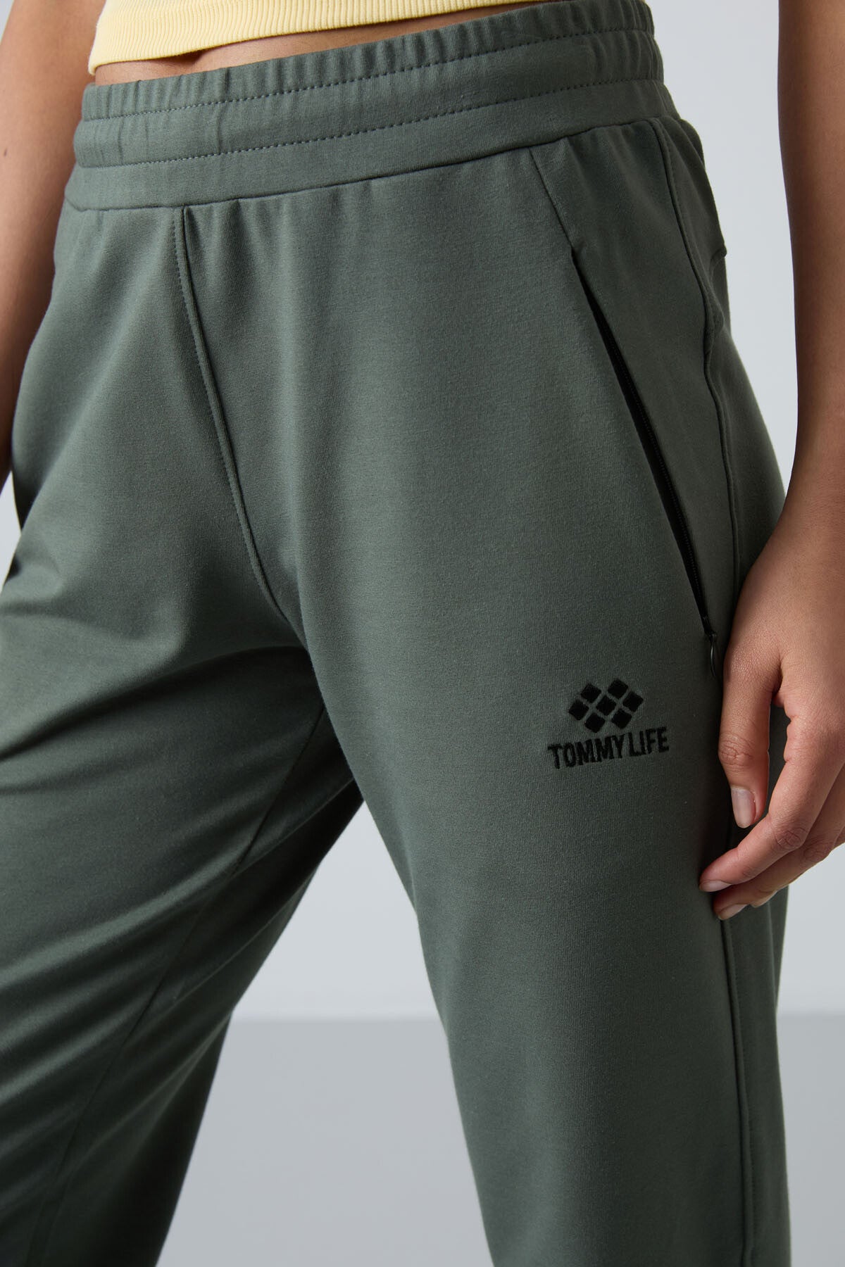 Haki Gizli Fermuar Cepli Rahat Form Klasik Paça Kadın Eşofman Alt - 94148