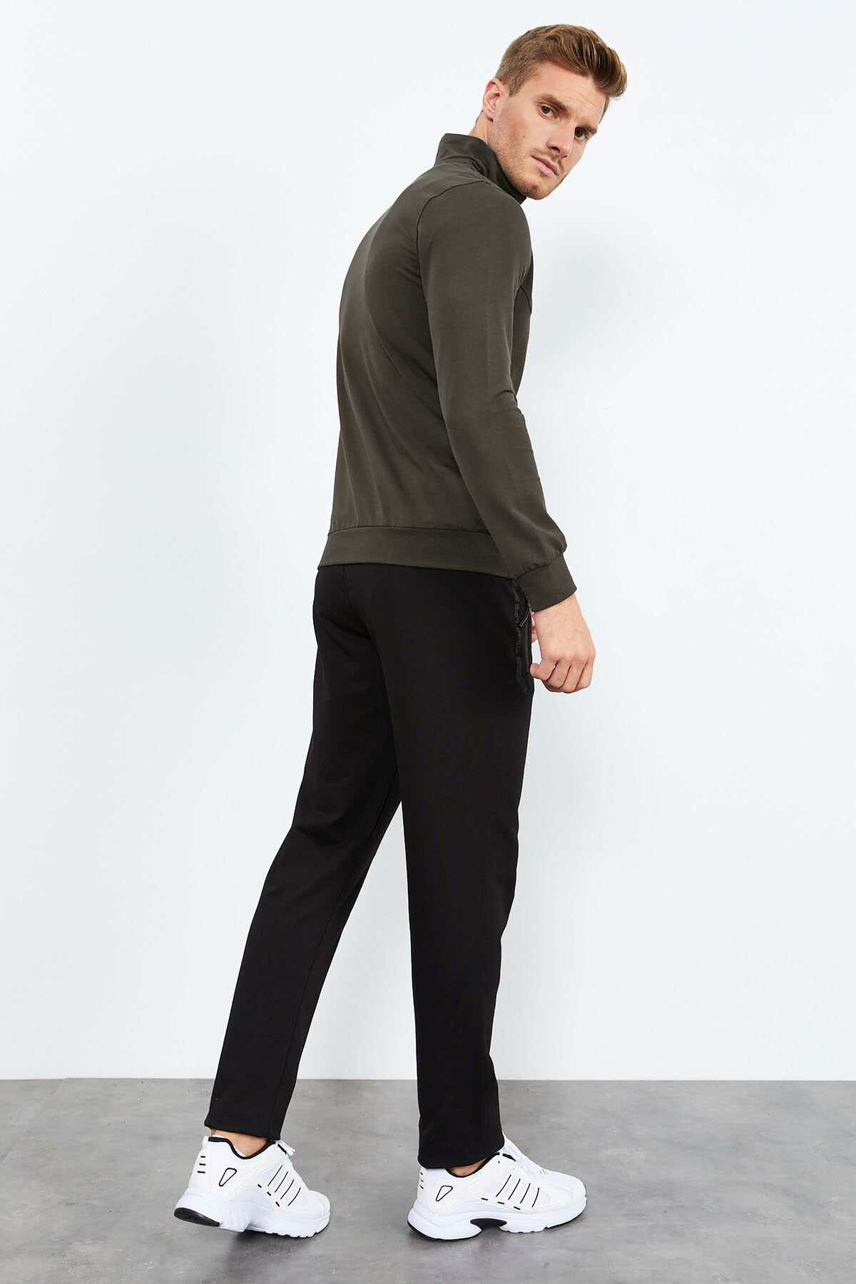 Haki - Siyah Dik Yaka Fermuarlı Standart Kalıp Klasik Paça Erkek Eşofman Takımı - 85152