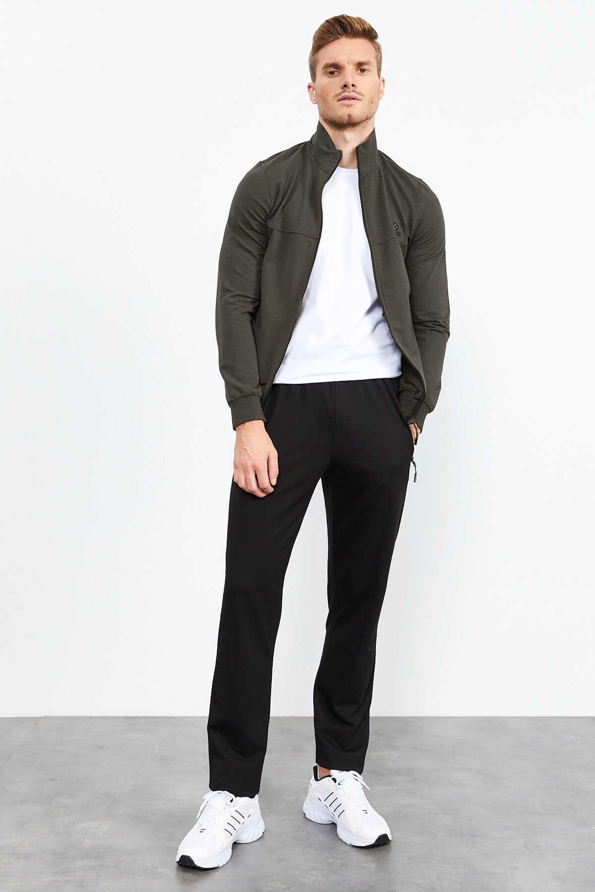 Haki - Siyah Dik Yaka Fermuarlı Standart Kalıp Klasik Paça Erkek Eşofman Takımı - 85152