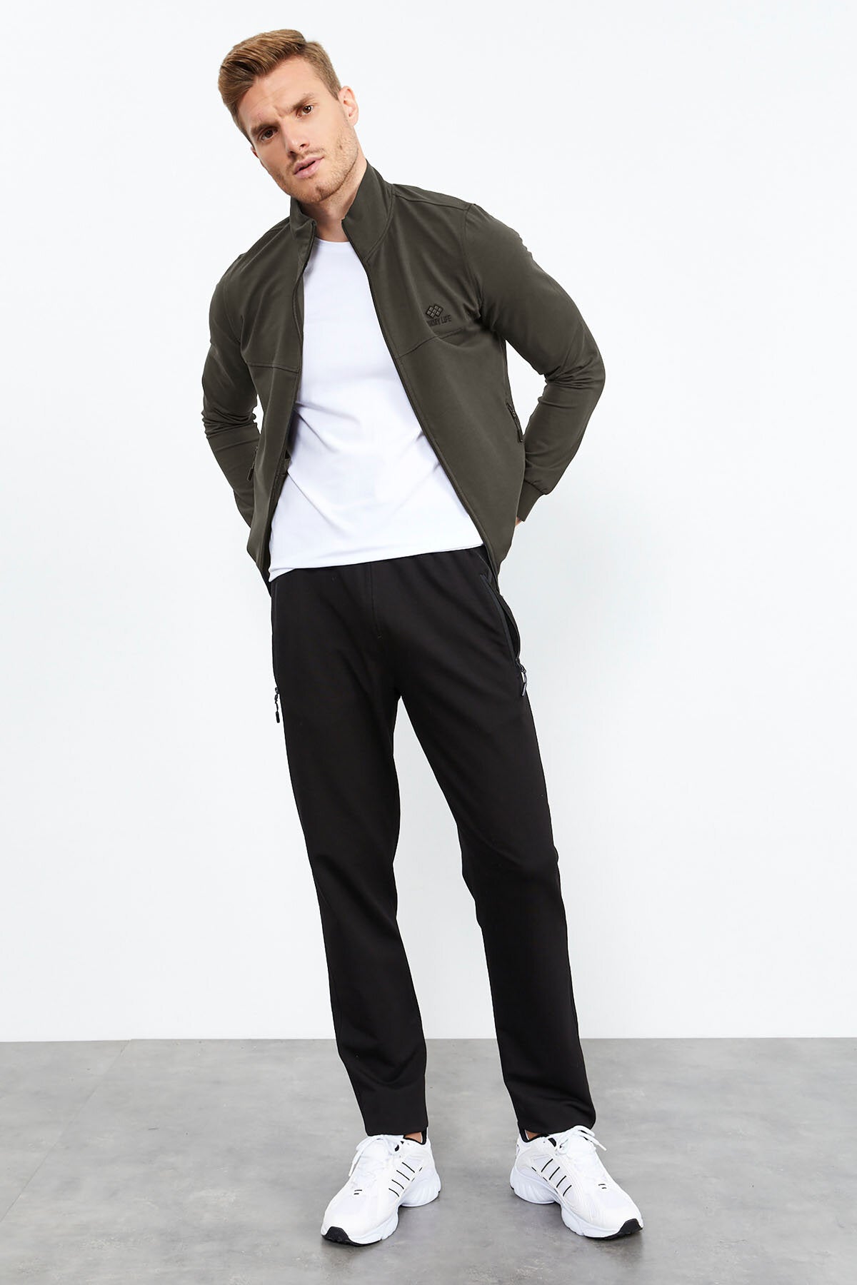 Haki - Siyah Dik Yaka Fermuarlı Standart Kalıp Klasik Paça Erkek Eşofman Takımı - 85152