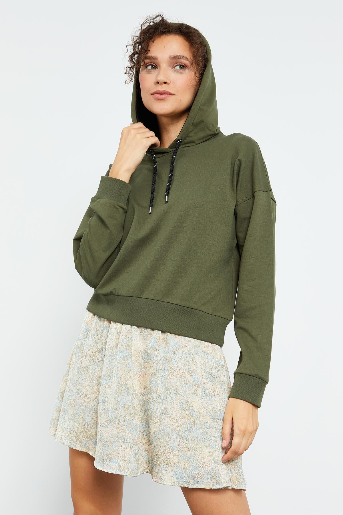 Haki Uzun Kol Rahat Form Kapüşonlu Kadın Sweatshirt - 97115