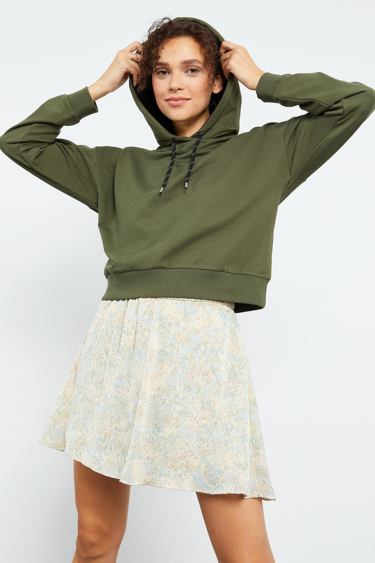 Haki Uzun Kol Rahat Form Kapüşonlu Kadın Sweatshirt - 97115
