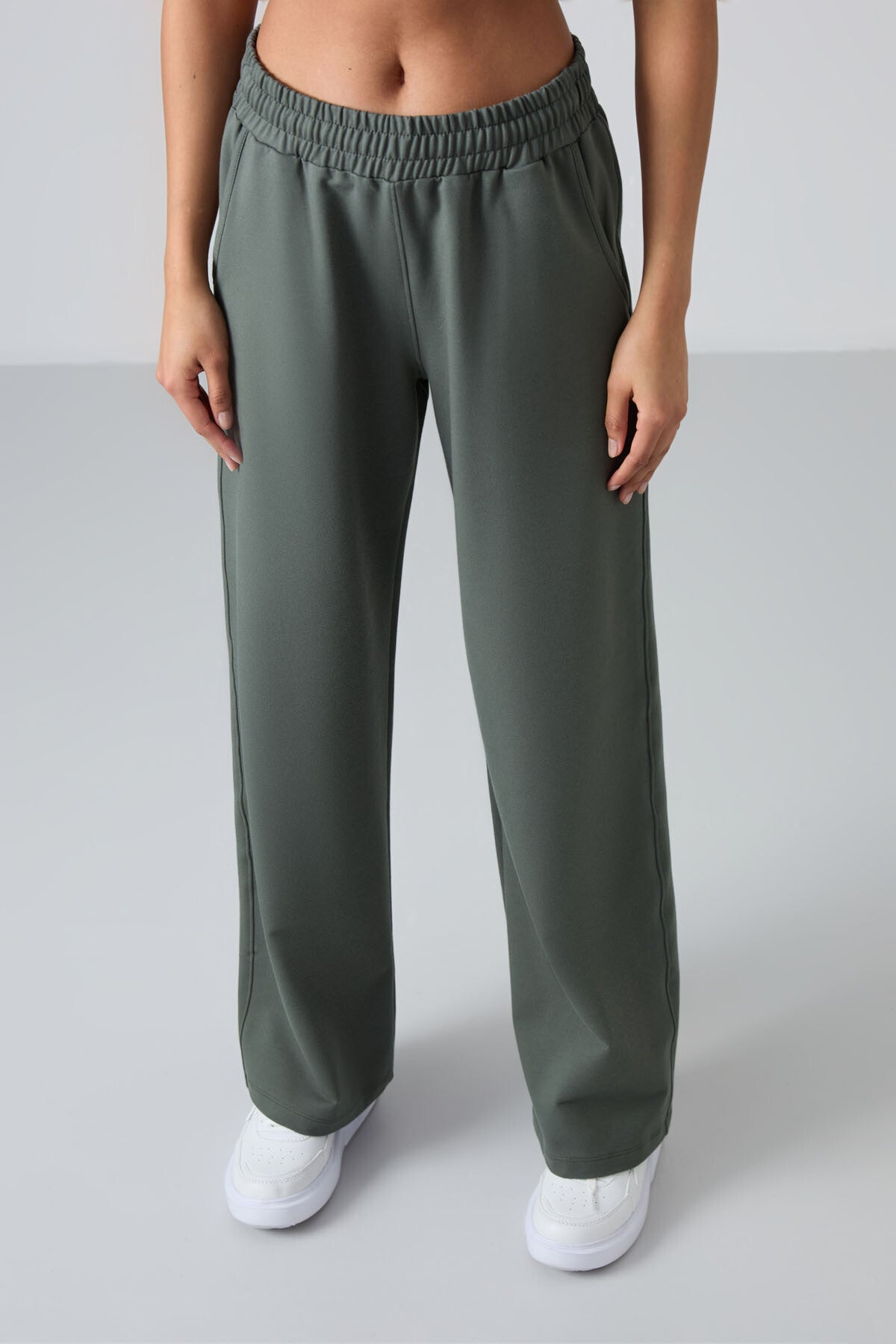 Haki Yüksek Bel Cepli Rahat Form Geniş Paça Kadın Eşofman Alt - 94567