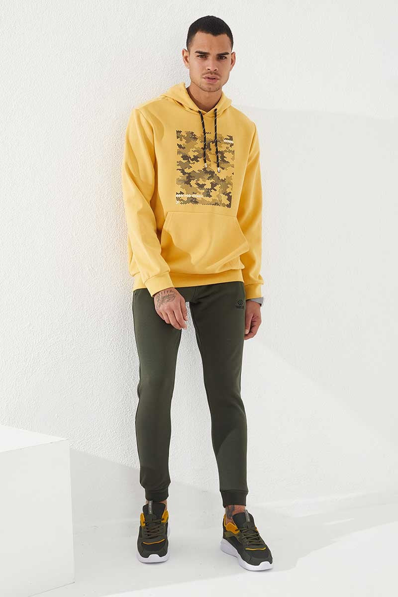 Hardal Kamuflaj Desen Baskılı Standart Kalıp Kapüşonlu Erkek Sweatshirt - 87884