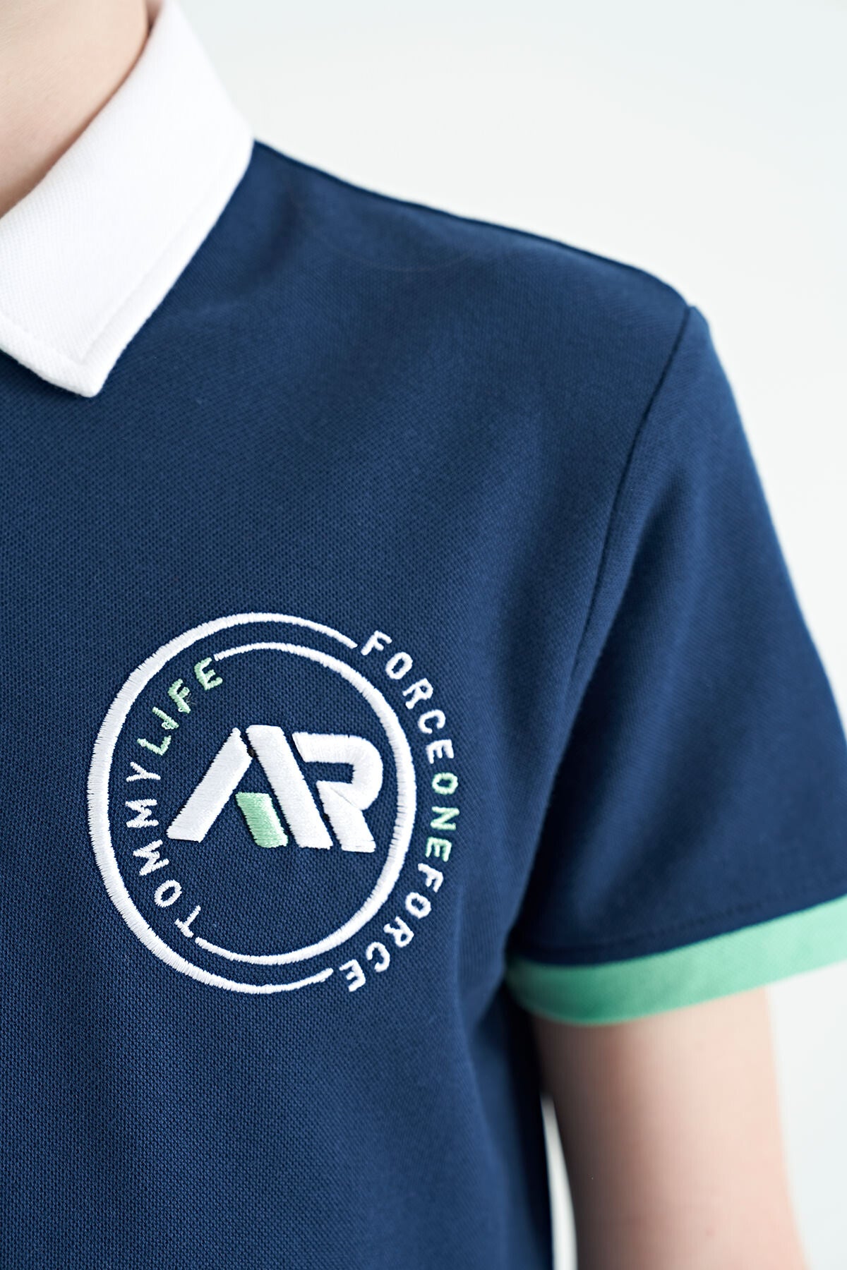 İndigo Kol Ucu Renkli Logo Nakışlı Standart Kalıp Polo Yaka Erkek Çocuk T-Shirt - 11138