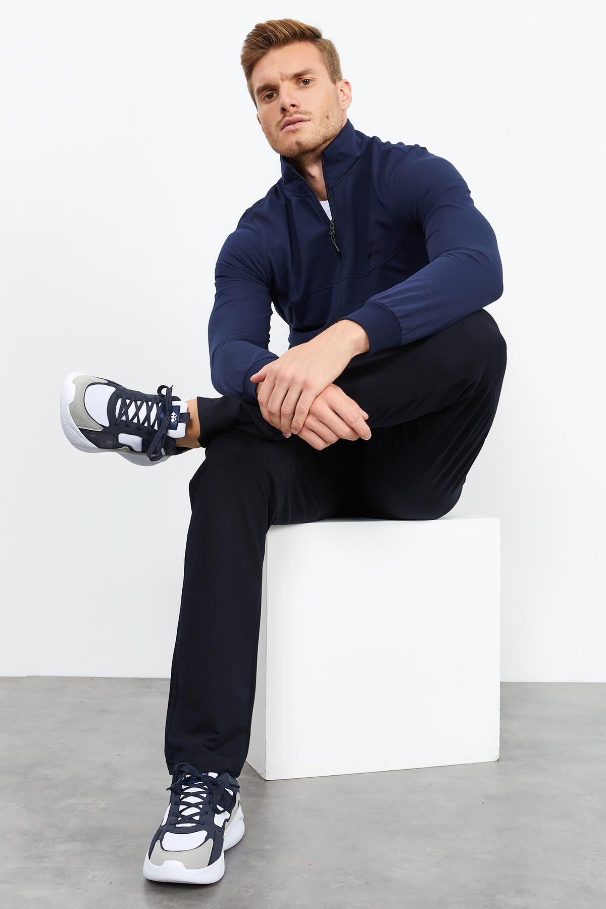 İndigo - Lacivert Dik Yaka Fermuarlı Standart Kalıp Klasik Paça Erkek Eşofman Takımı - 85152