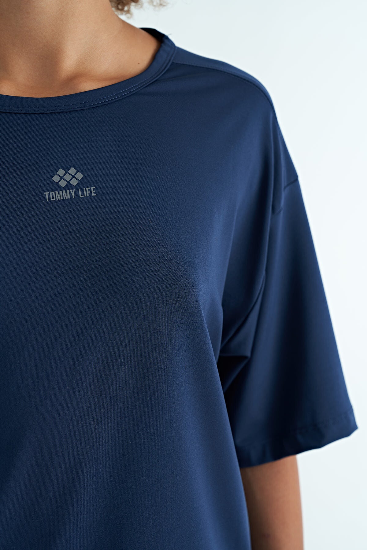 İndigo O Yaka Baskı Detaylı Oversize Kısa Kol Kadın T-Shirt - 97263