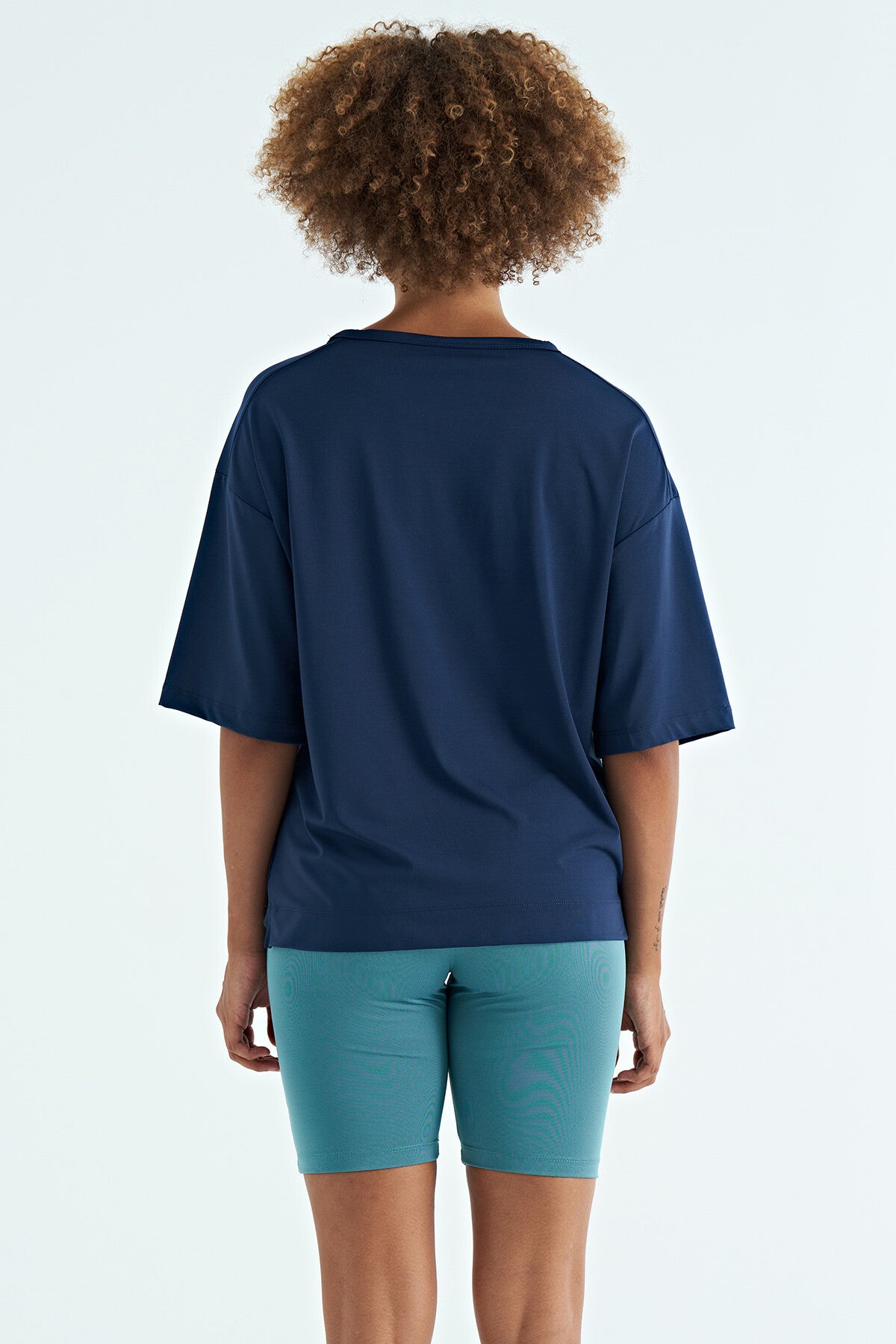 İndigo O Yaka Baskı Detaylı Oversize Kısa Kol Kadın T-Shirt - 97263