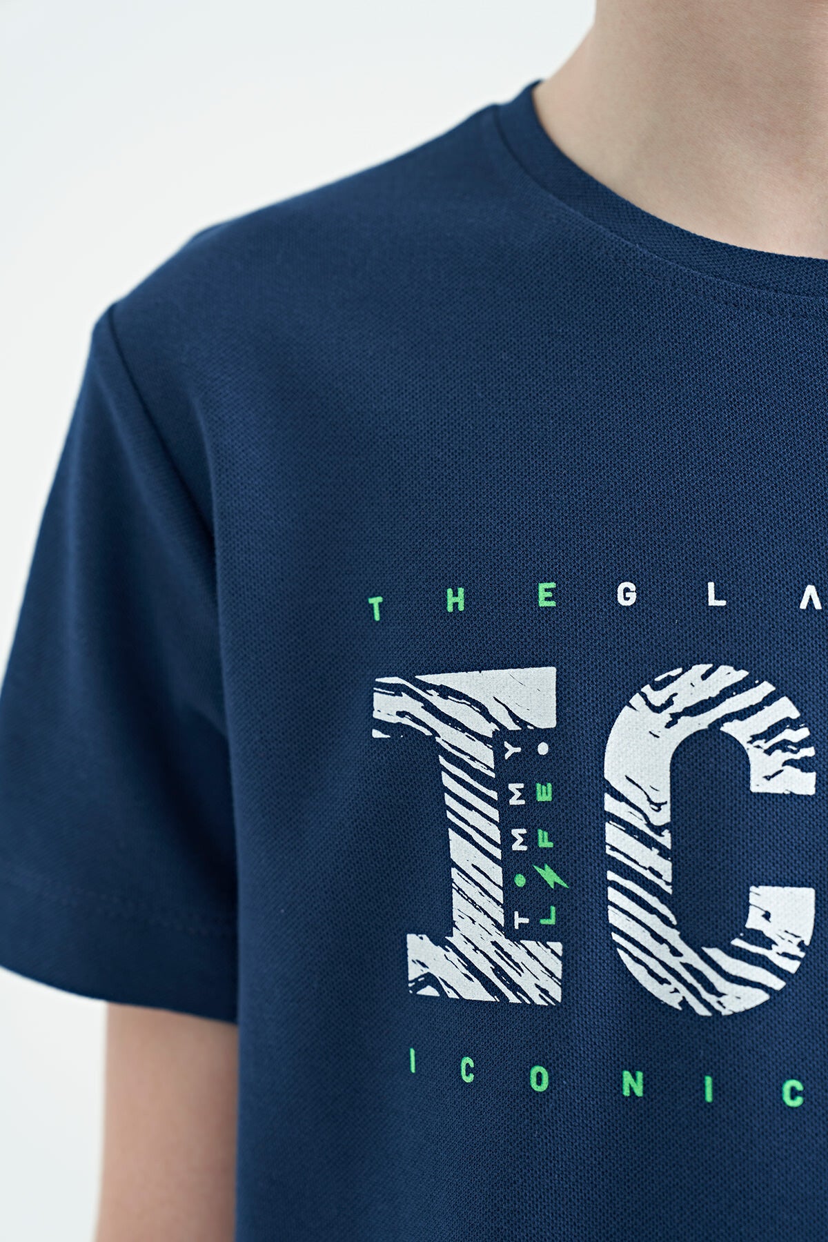 İndigo Ön Yazı Nakışlı O Yaka Standart Kalıp Erkek Çocuk T-Shirt - 11118