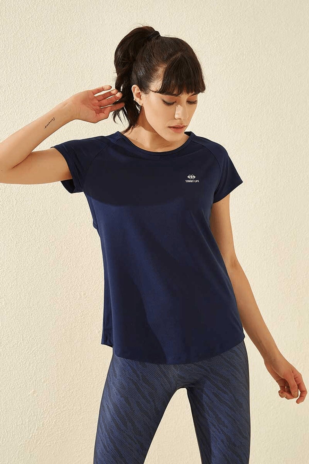 İndigo Sırt Pencereli Kısa Kol Standart Kalıp O Yaka Kadın T-Shirt - 97101