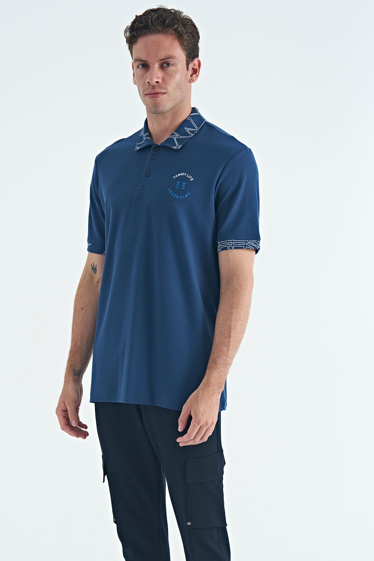 İndigo Yazı Nakışlı Baskı Detaylı Standart Kalıp Polo Yaka Erkek T-Shirt - 88239