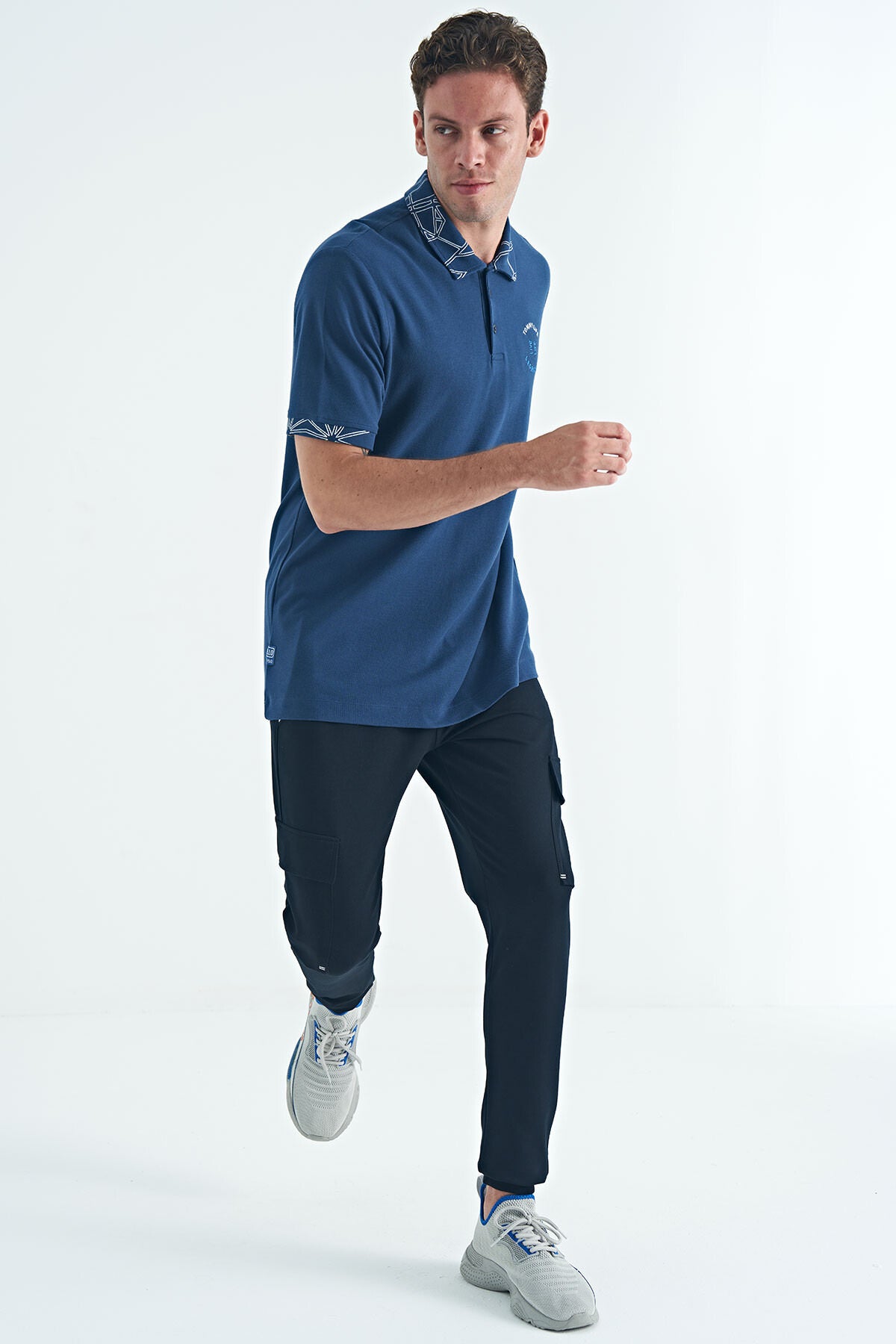 İndigo Yazı Nakışlı Baskı Detaylı Standart Kalıp Polo Yaka Erkek T-Shirt - 88239