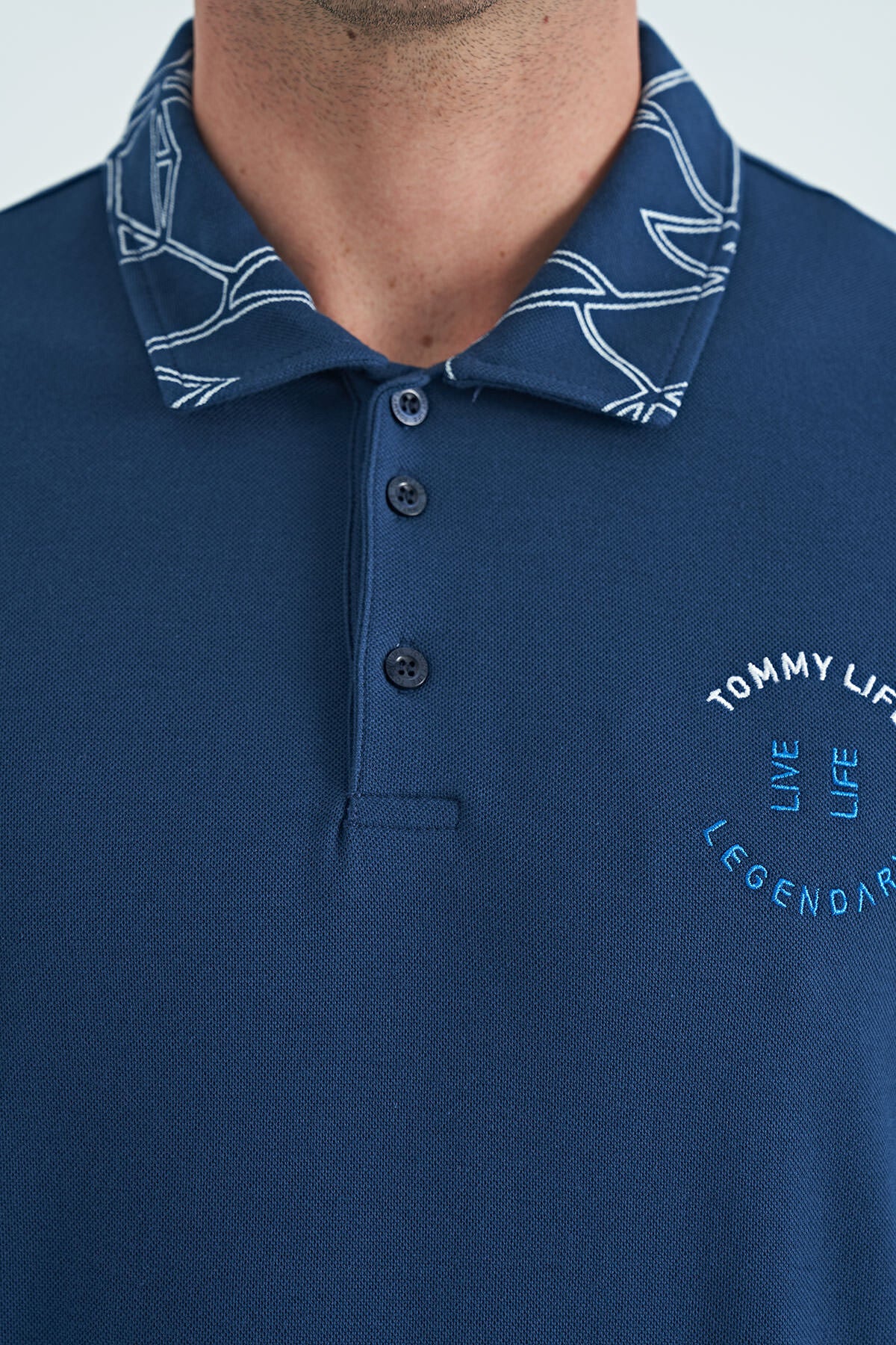 İndigo Yazı Nakışlı Baskı Detaylı Standart Kalıp Polo Yaka Erkek T-Shirt - 88239