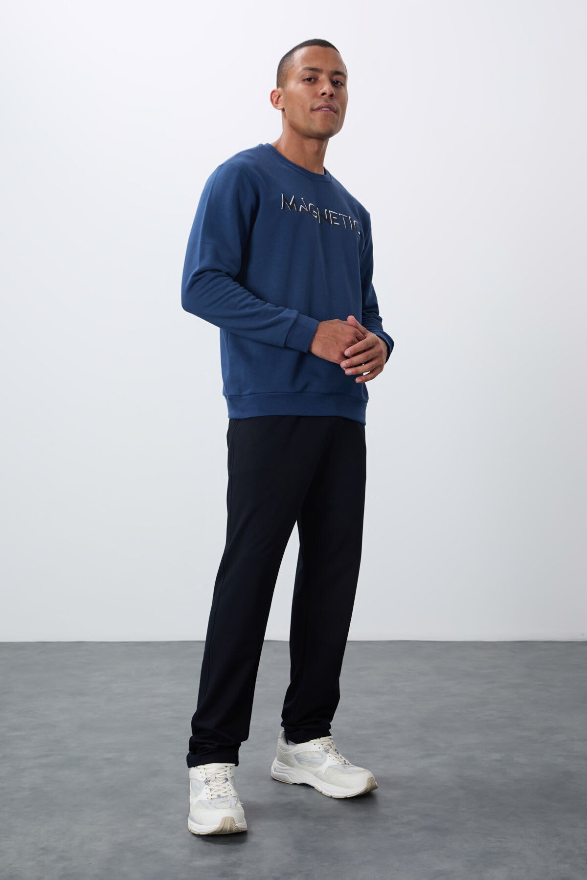 İndigo Yazı Nakışlı O Yaka Rahat Form İçi Polarlı Erkek Sweatshirt - 88020