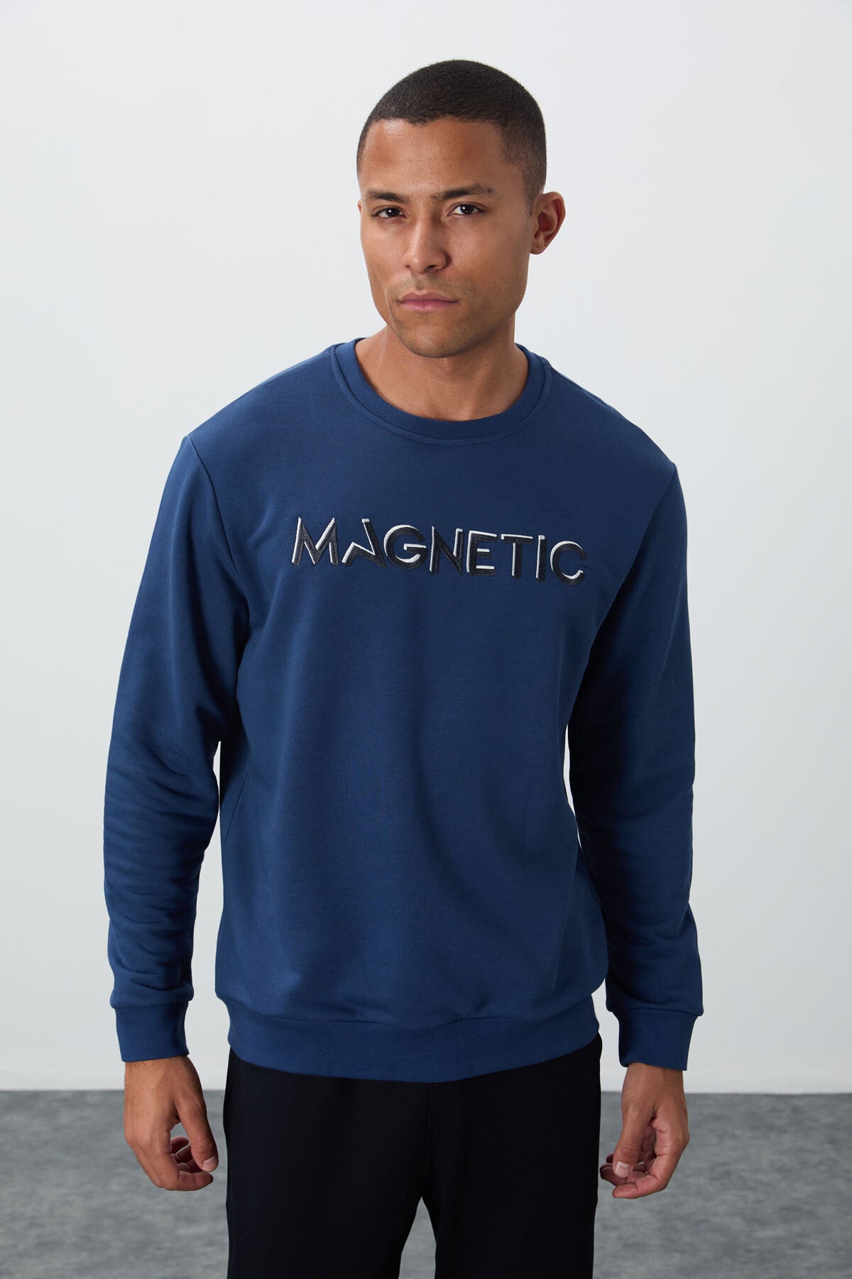 İndigo Yazı Nakışlı O Yaka Rahat Form İçi Polarlı Erkek Sweatshirt - 88020