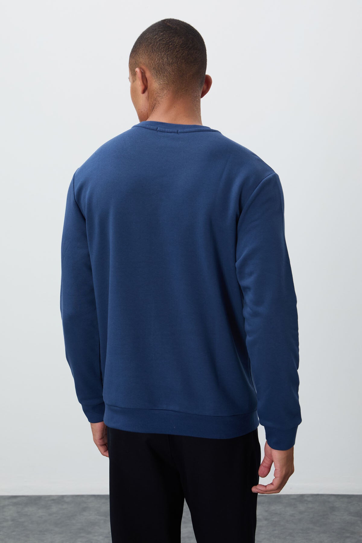 İndigo Yazı Nakışlı O Yaka Rahat Form İçi Polarlı Erkek Sweatshirt - 88020