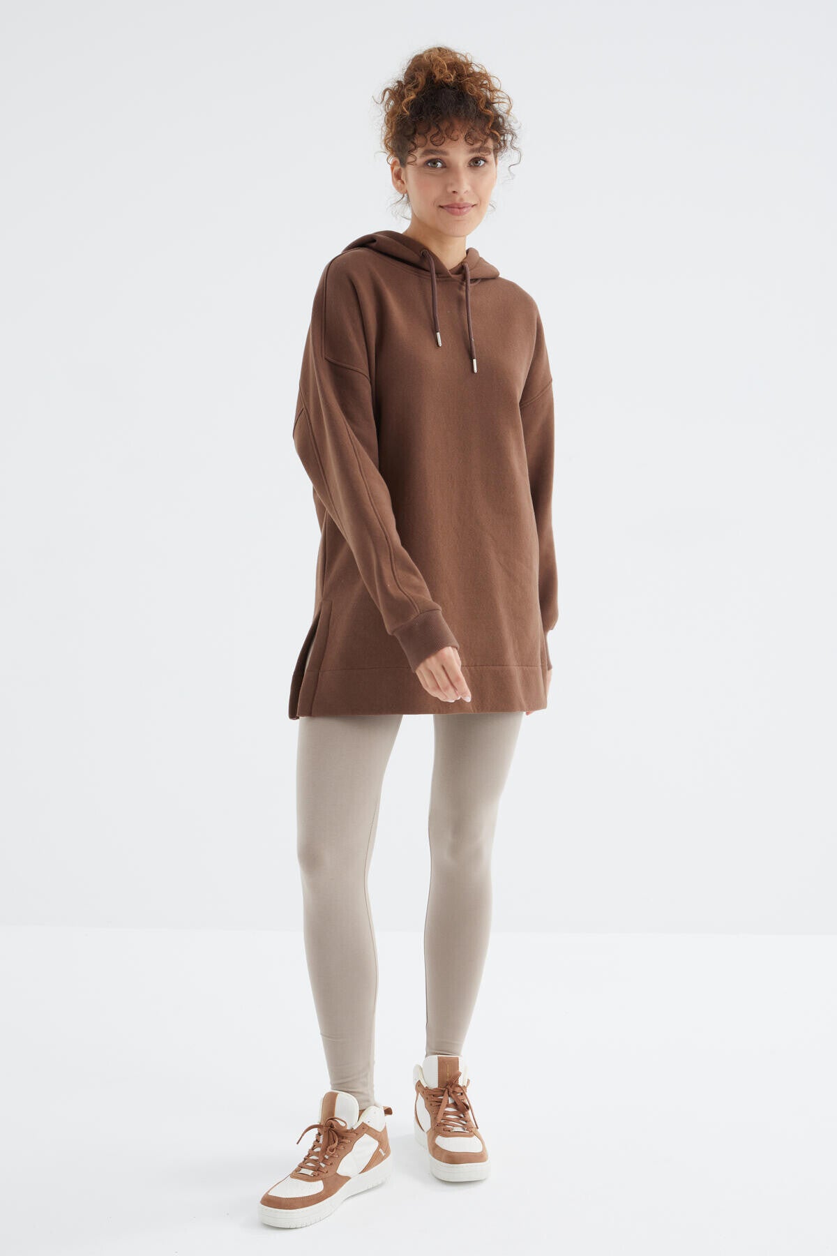 Kahverengi Reglan Kol Basic Kapüşonlu Oversize Sweatshirt Tunik - 97242