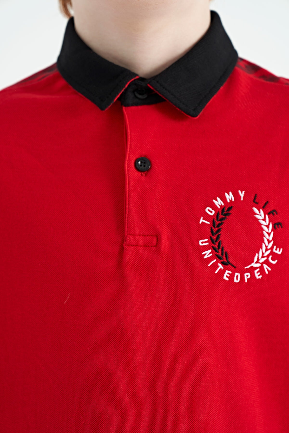 Kırmızı Baskı Detaylı Pola Yaka Standart Kalıp Erkek Çocuk T-Shırt - 11166