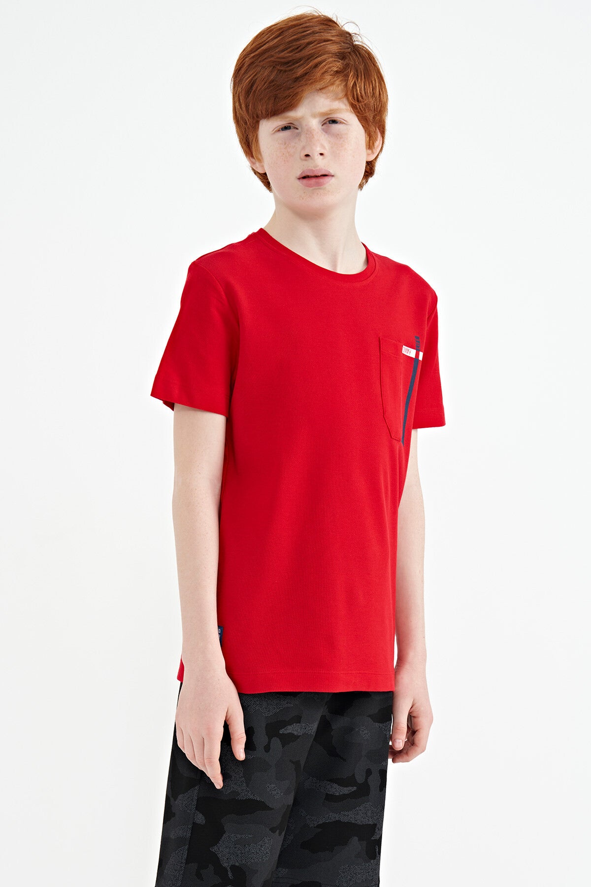 Kırmızı Cep Detaylı O Yaka Standart Kalıp Erkek Çocuk T-Shirt - 11120