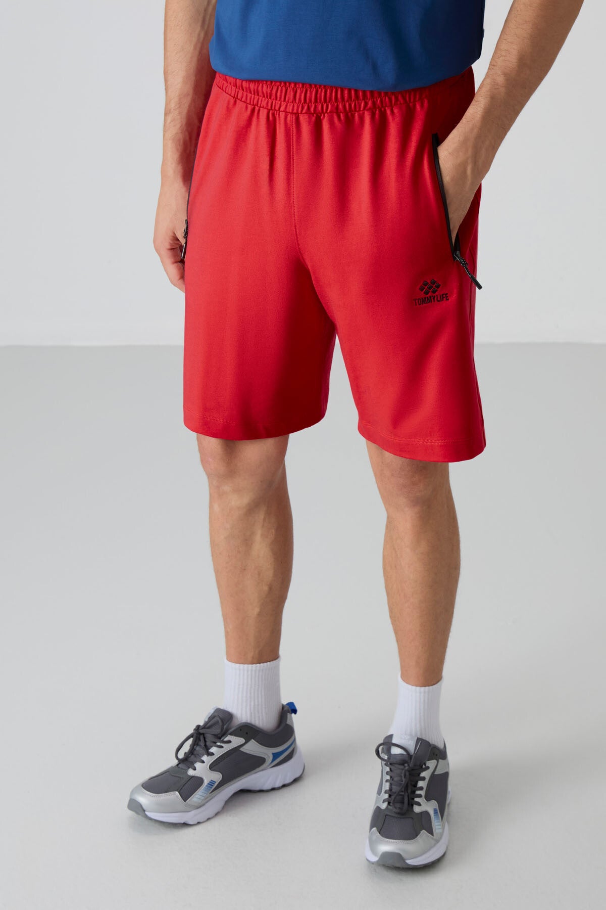 Kırmızı Gizli Fermuar Arka Cepli Bağcıklı Standart Kalıp Erkek Şort - 81136