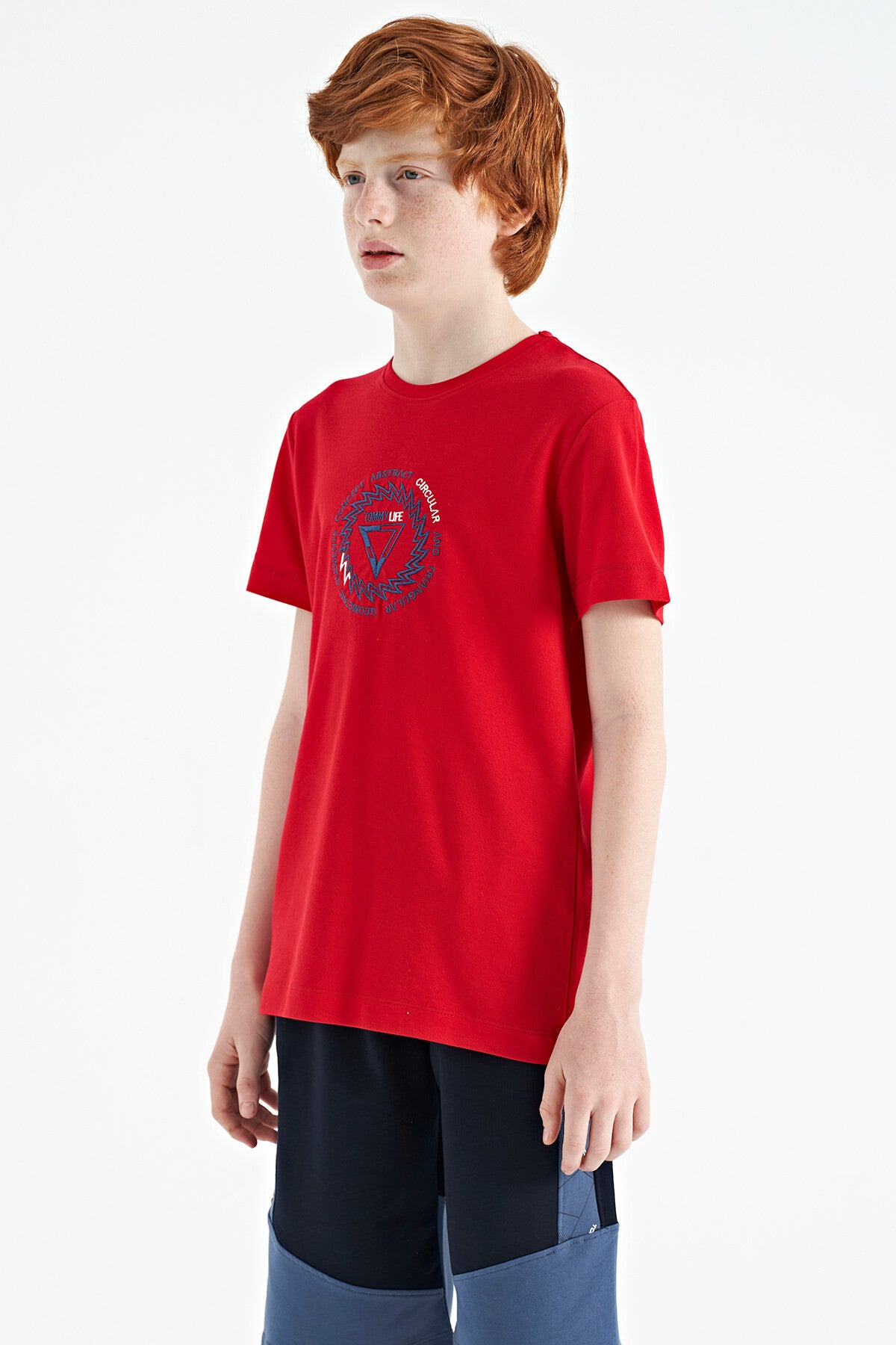 Kırmızı Nakış İşleme Detaylı O Yaka Standart Kalıp Erkek Çocuk T-Shirt - 11115