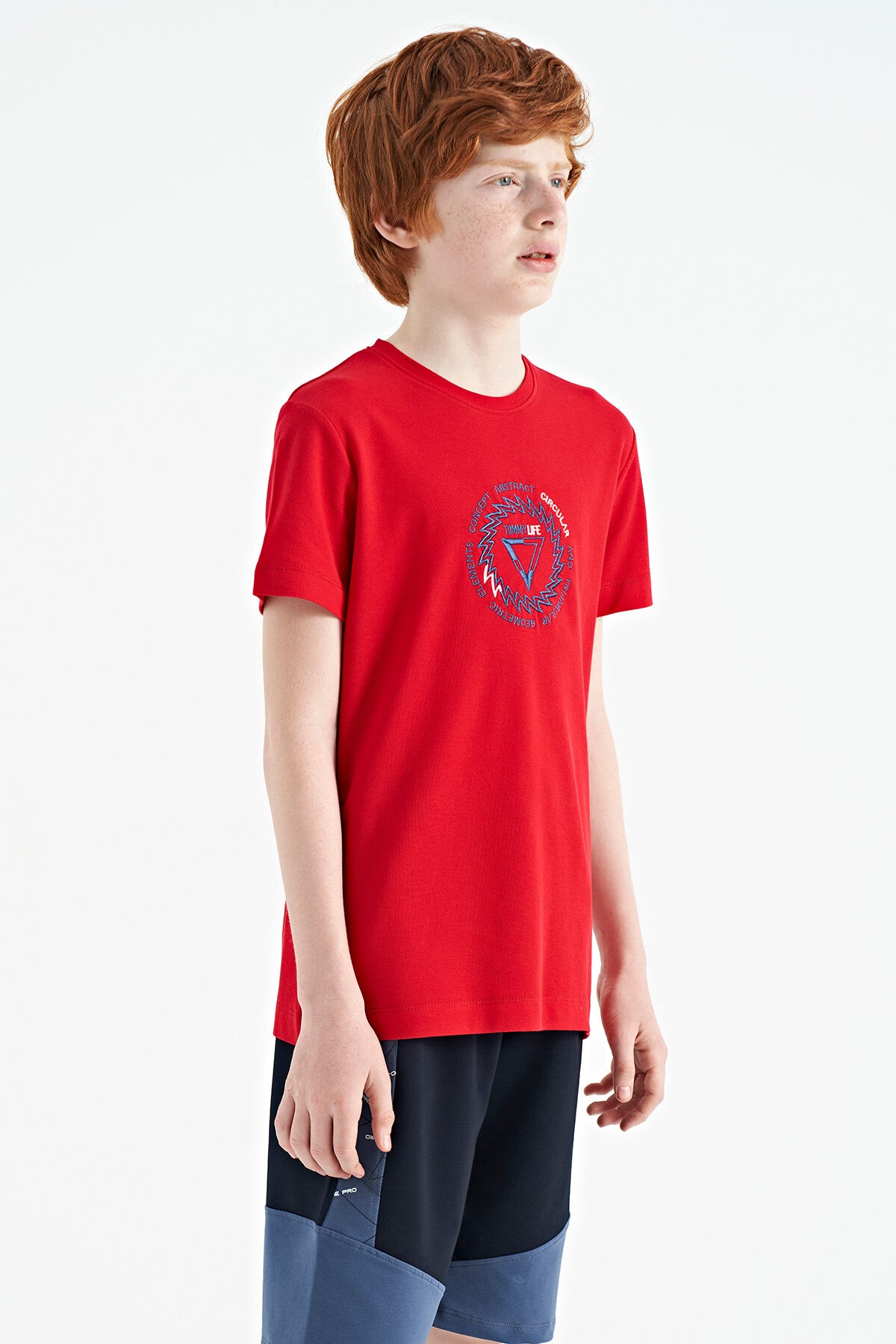 Kırmızı Nakış İşleme Detaylı O Yaka Standart Kalıp Erkek Çocuk T-Shirt - 11115