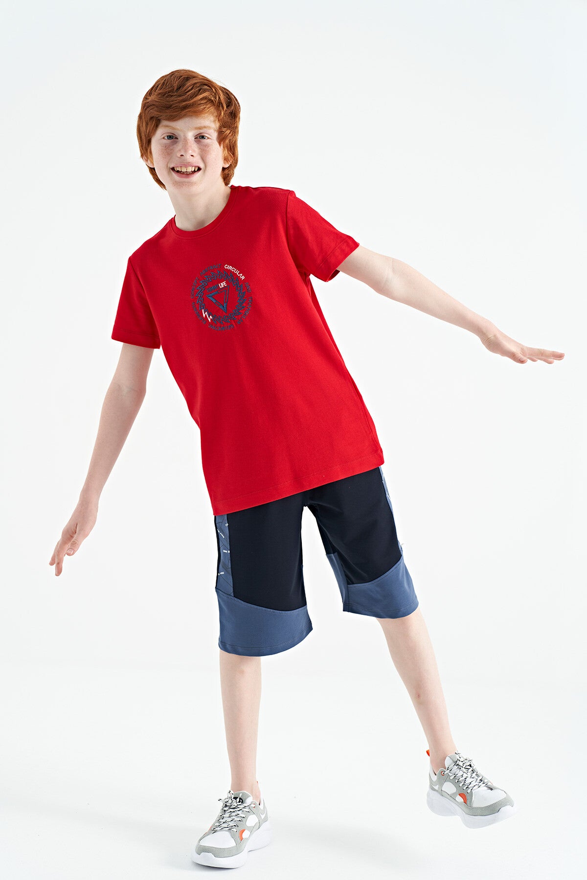 Kırmızı Nakış İşleme Detaylı O Yaka Standart Kalıp Erkek Çocuk T-Shirt - 11115