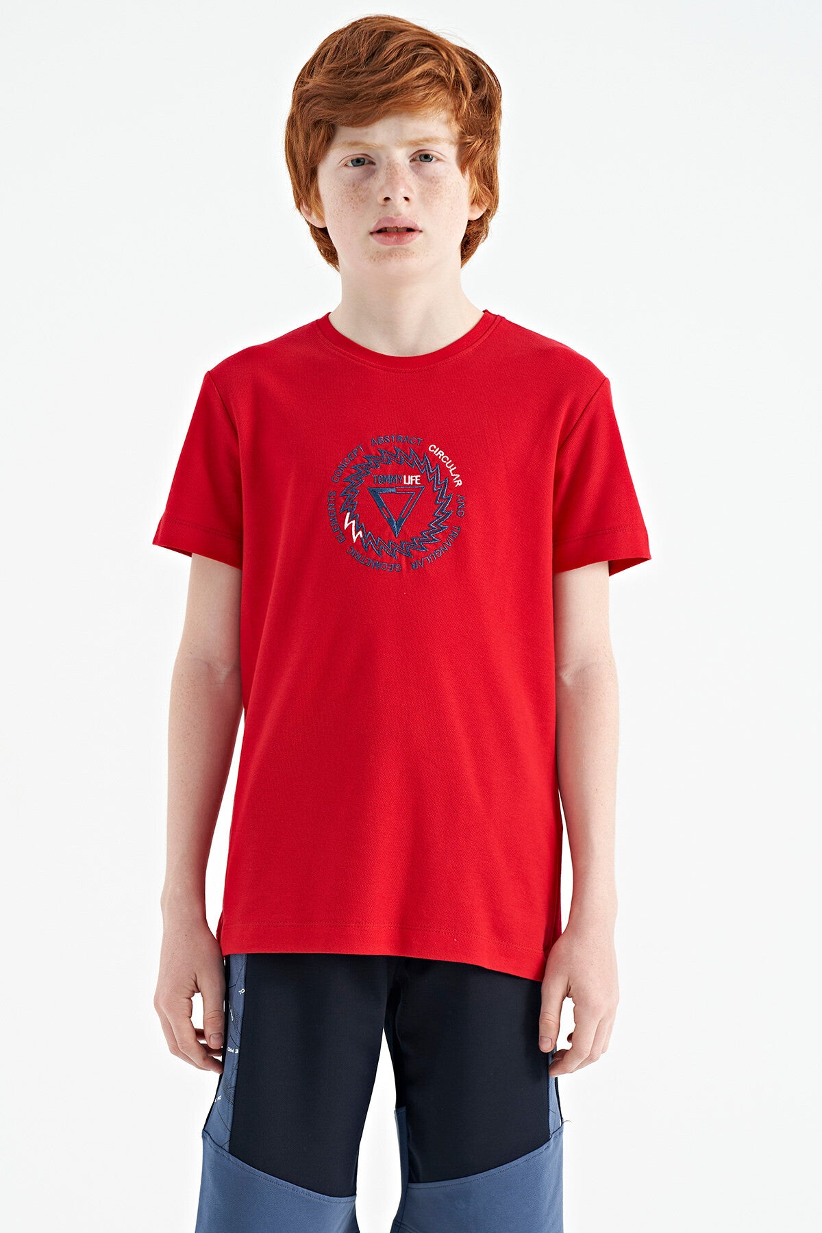 Kırmızı Nakış İşleme Detaylı O Yaka Standart Kalıp Erkek Çocuk T-Shirt - 11115