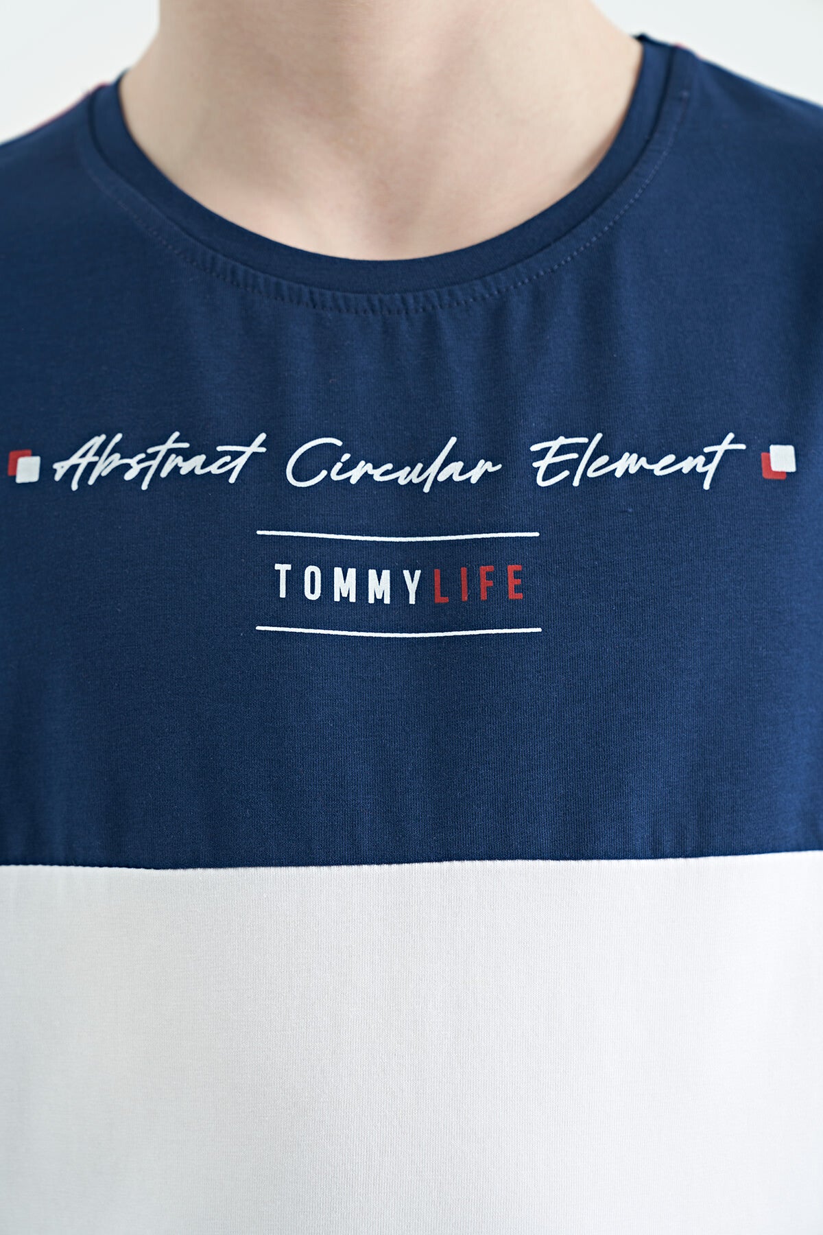 Kırmızı Renk Bloklu O Yaka Baskı Detaylı Standart Kalıp Erkek Çocuk T-Shirt - 11135
