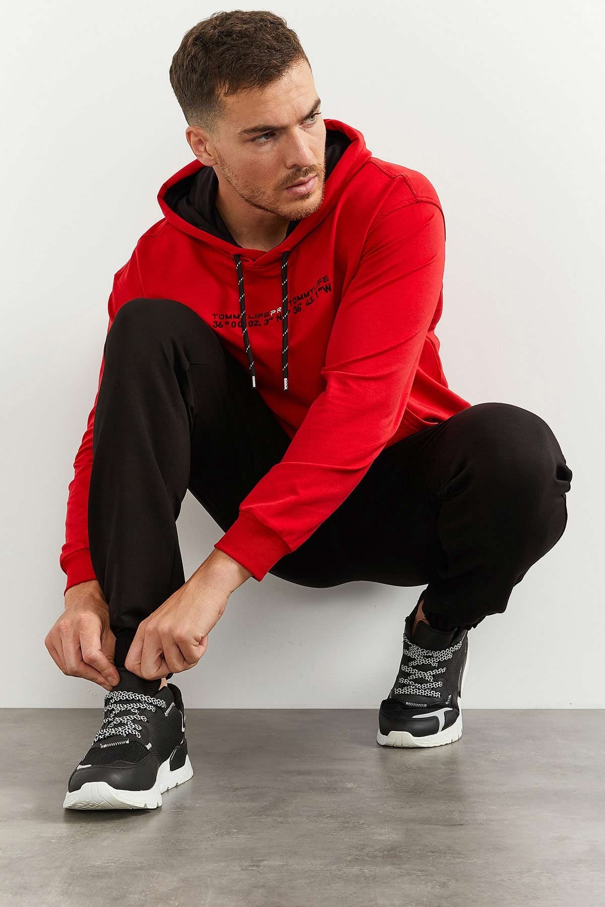 Kırmızı - Siyah Kapüşonlu Kanguru Cep Lastik Paça Erkek Oversize Eşofman Takımı - 85117