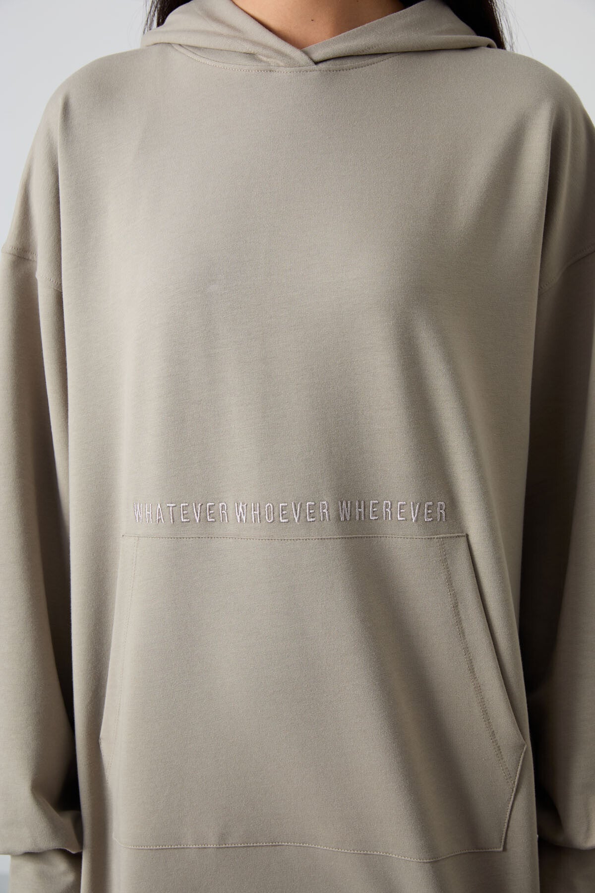 Koyu Bej Balon Kol Yazı Nakışlı Kadın Oversize Tunik Sweatshirt - 97163