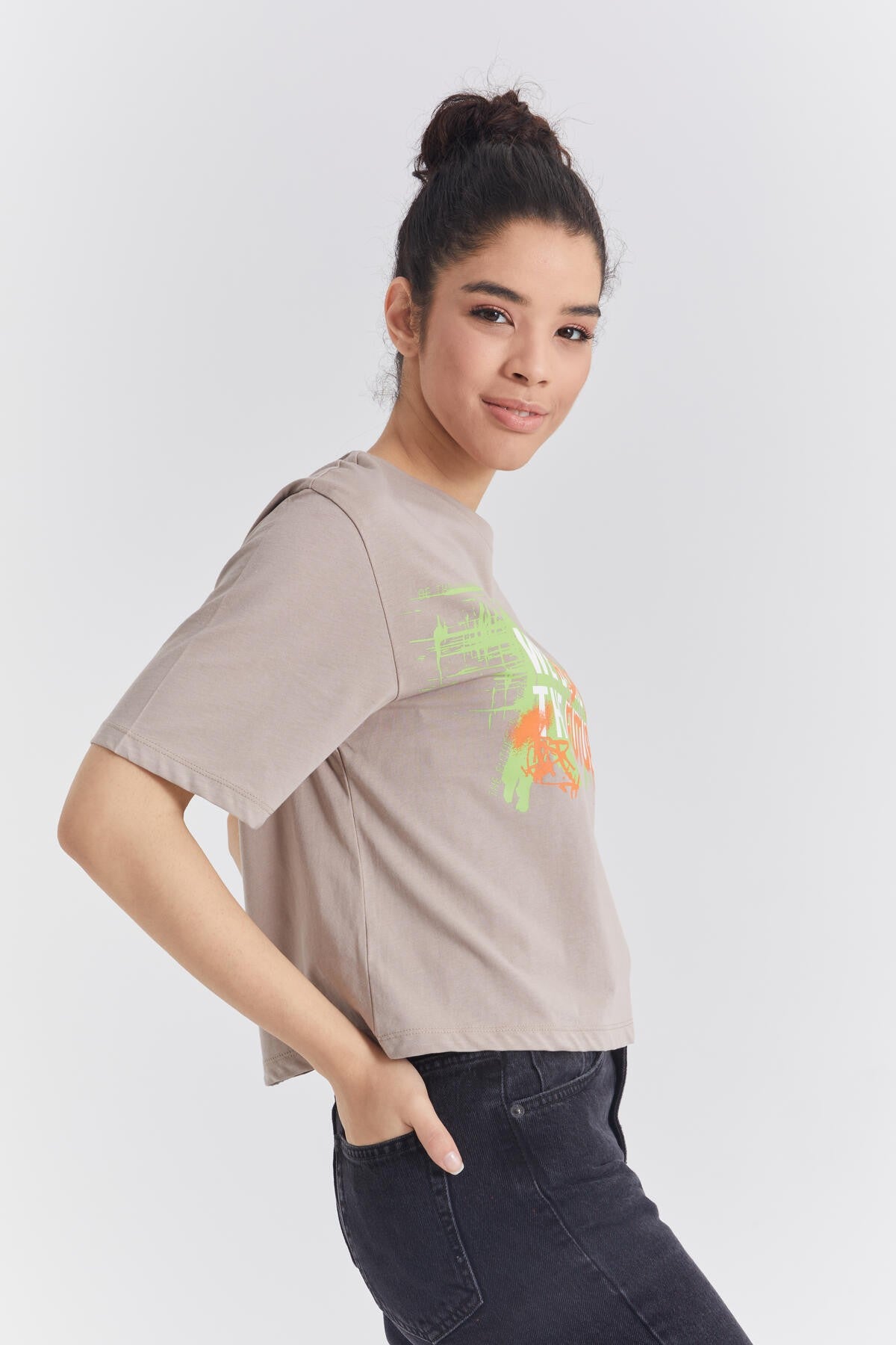 Koyu Bej Renkli Yazı Baskılı O Yaka Kadın Oversize T-Shirt - 97212