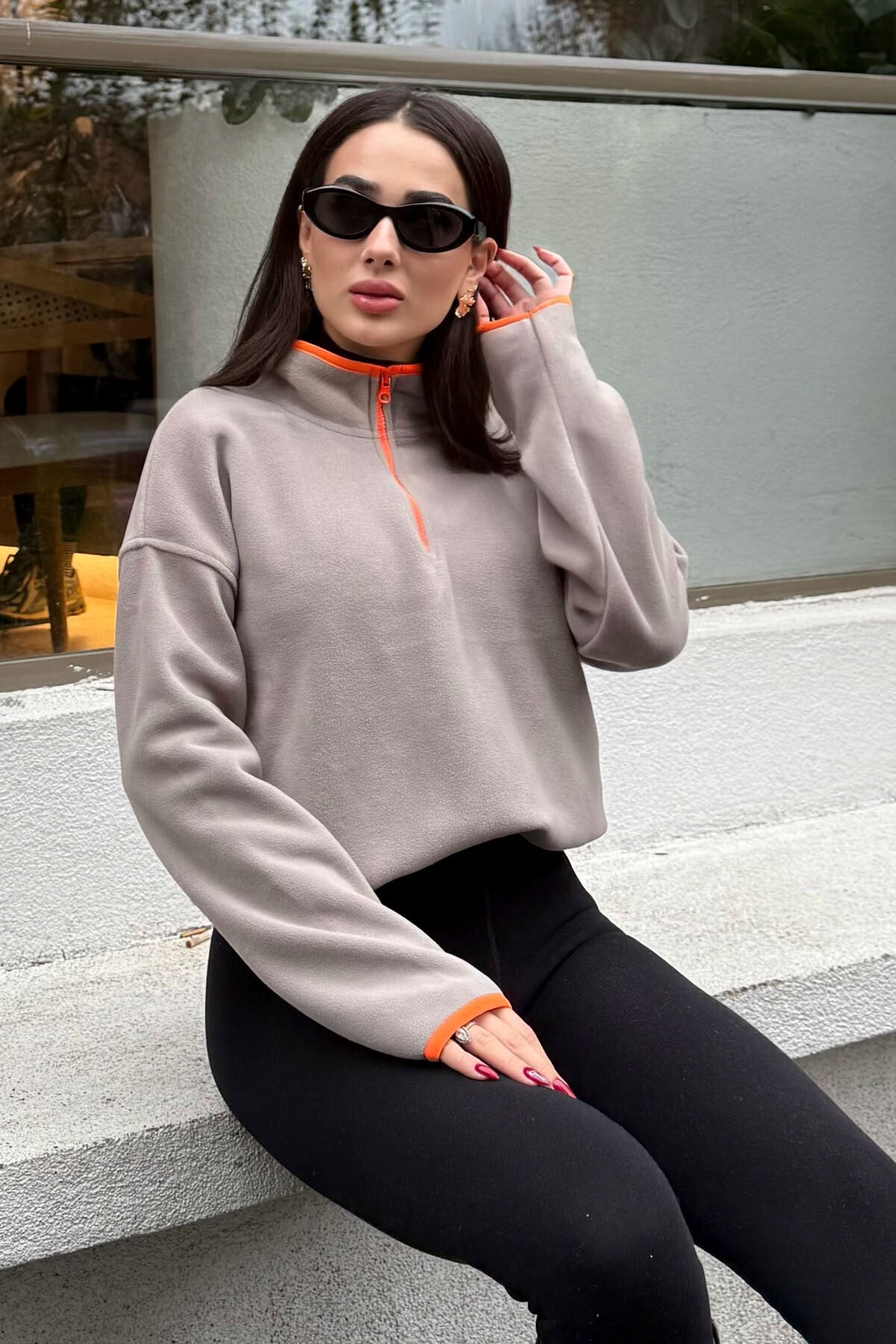 Koyu Bej Yarım Fermuar Etek Ucu Büzgülü Dik Yaka Oversize Kadın Polar Sweatshirt - 97234