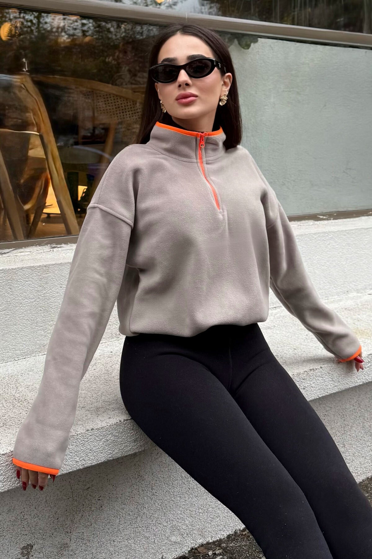 Koyu Bej Yarım Fermuar Etek Ucu Büzgülü Dik Yaka Oversize Kadın Polar Sweatshirt - 97234