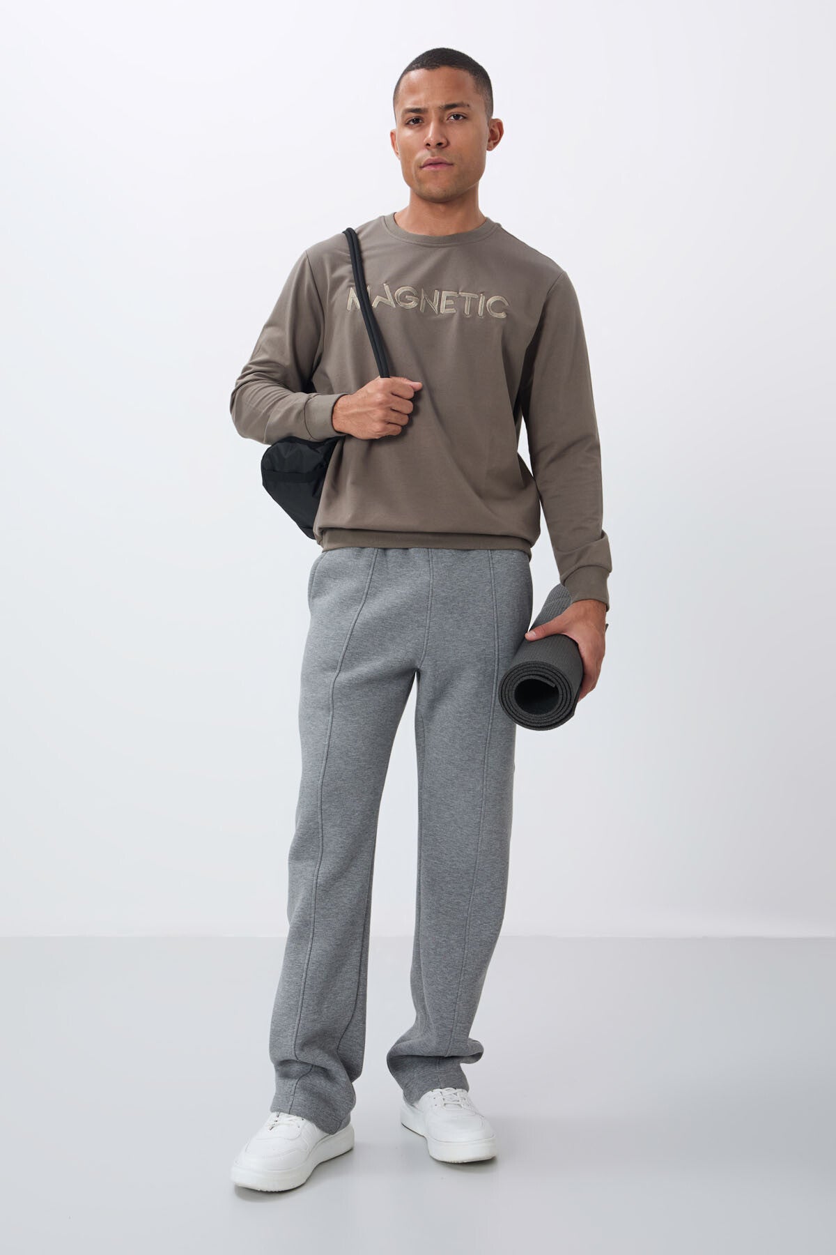 Koyu Bej Yazı Nakışlı O Yaka Rahat Form İçi Polarlı Erkek Sweatshirt - 88020